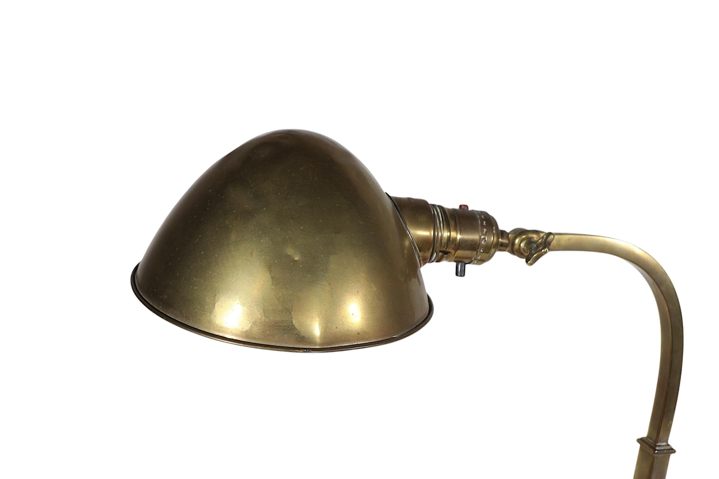 Hubbell Angle Poise-Schreibtischlampe aus Messing im Angebot 3