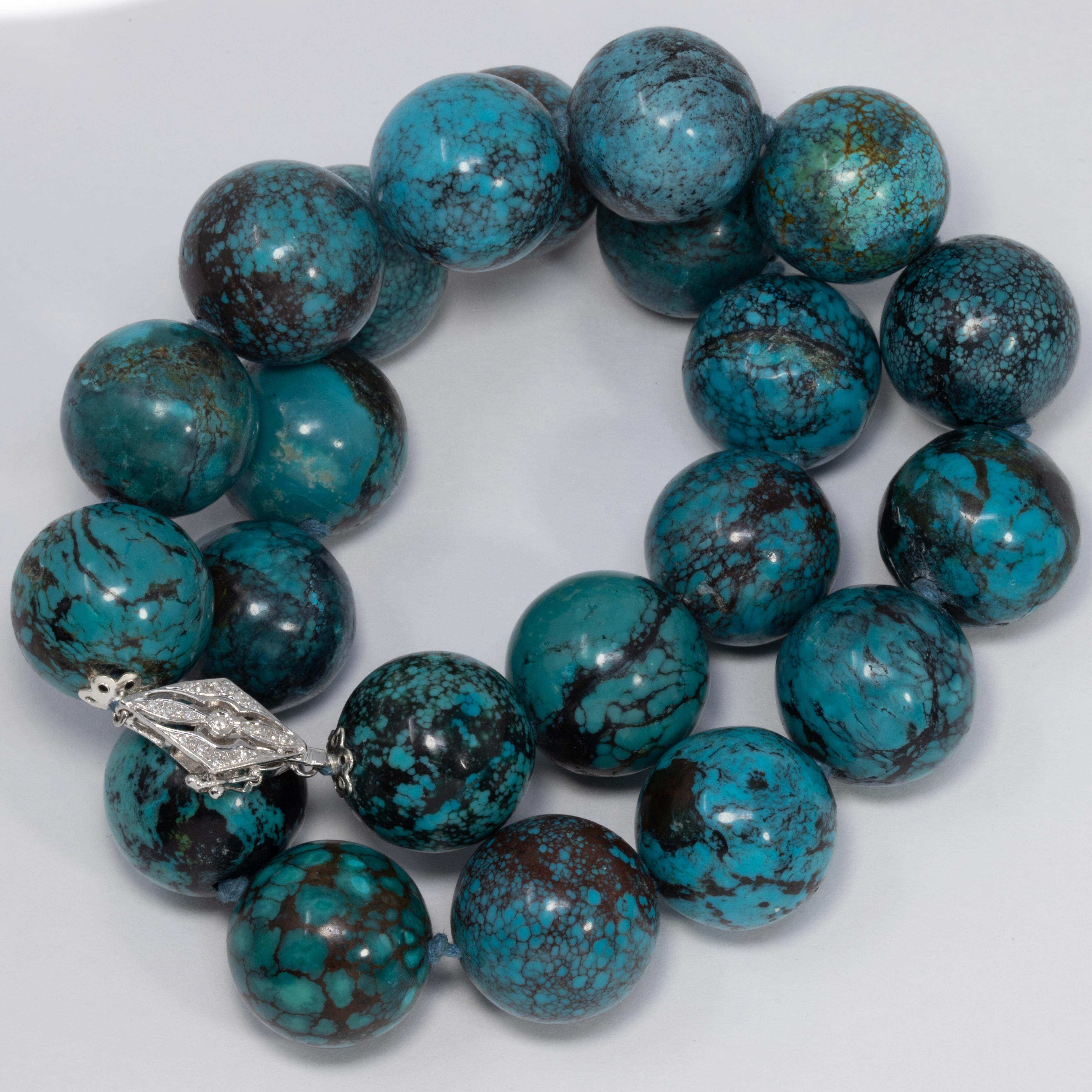 Perle Hubei Collier de perles de turquoise avec fermoir en or blanc 14 carats et diamants en vente