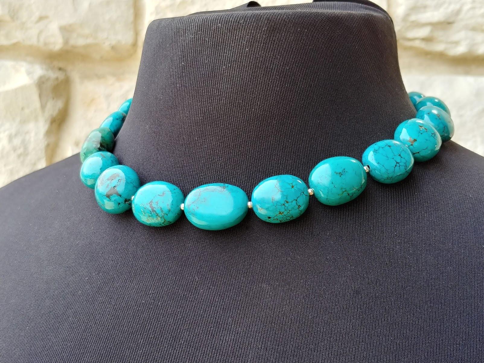 Hubei Turquoise Necklace With Turquoise Clasp In Excellent Condition For Sale In Chesterland, OH