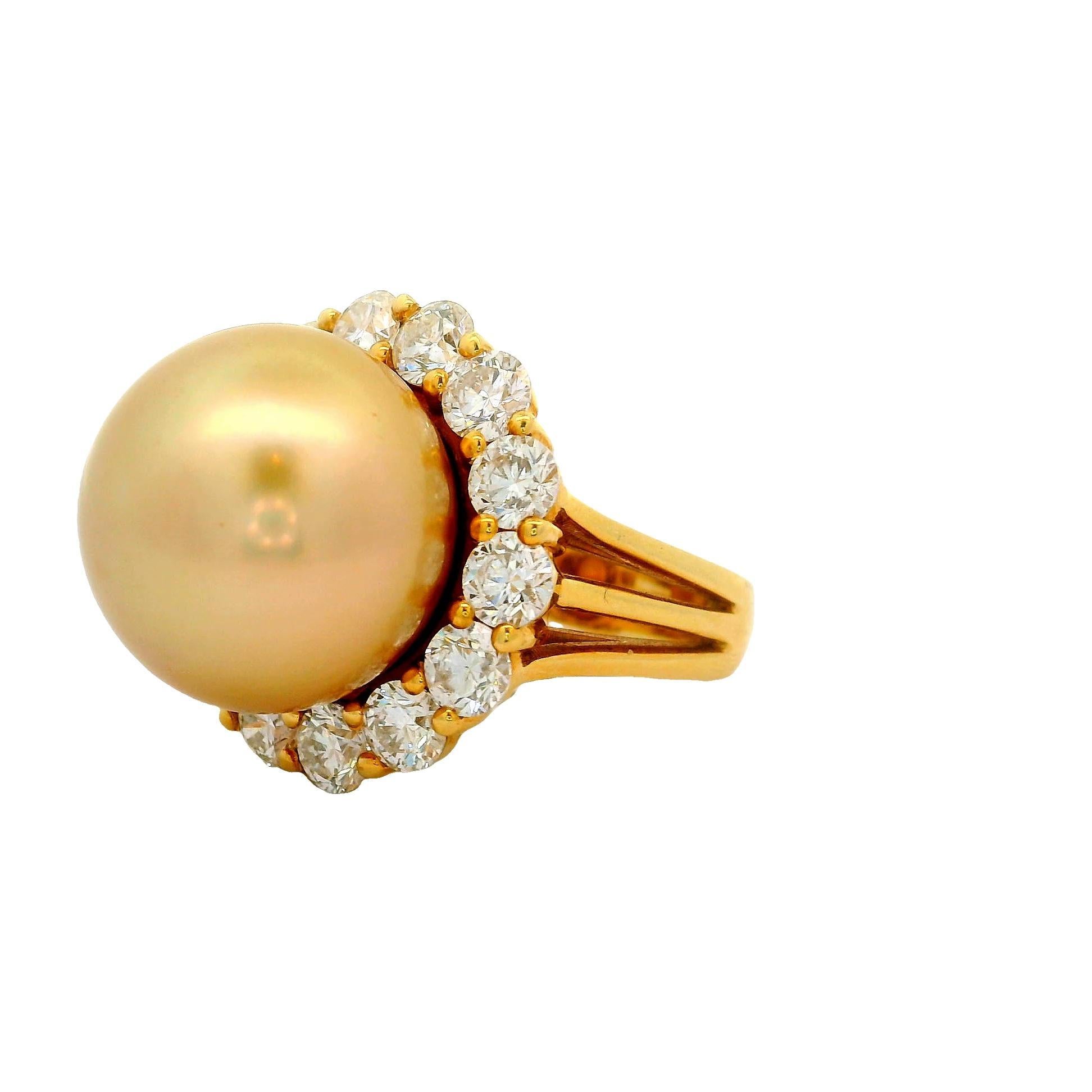 Taille pampille Hubert, bague cocktail en or jaune 18 carats avec perle dorée des mers du Sud et diamants de 17 mm en vente