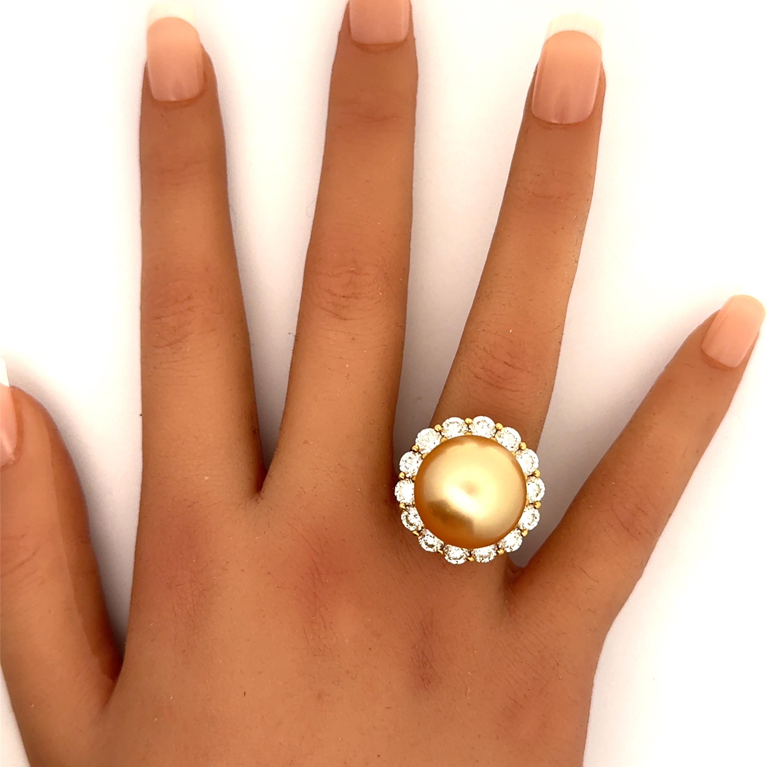 Hubert, bague cocktail en or jaune 18 carats avec perle dorée des mers du Sud et diamants de 17 mm Pour femmes en vente