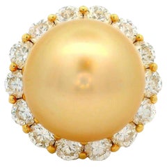 Hubert, bague cocktail en or jaune 18 carats avec perle dorée des mers du Sud et diamants de 17 mm