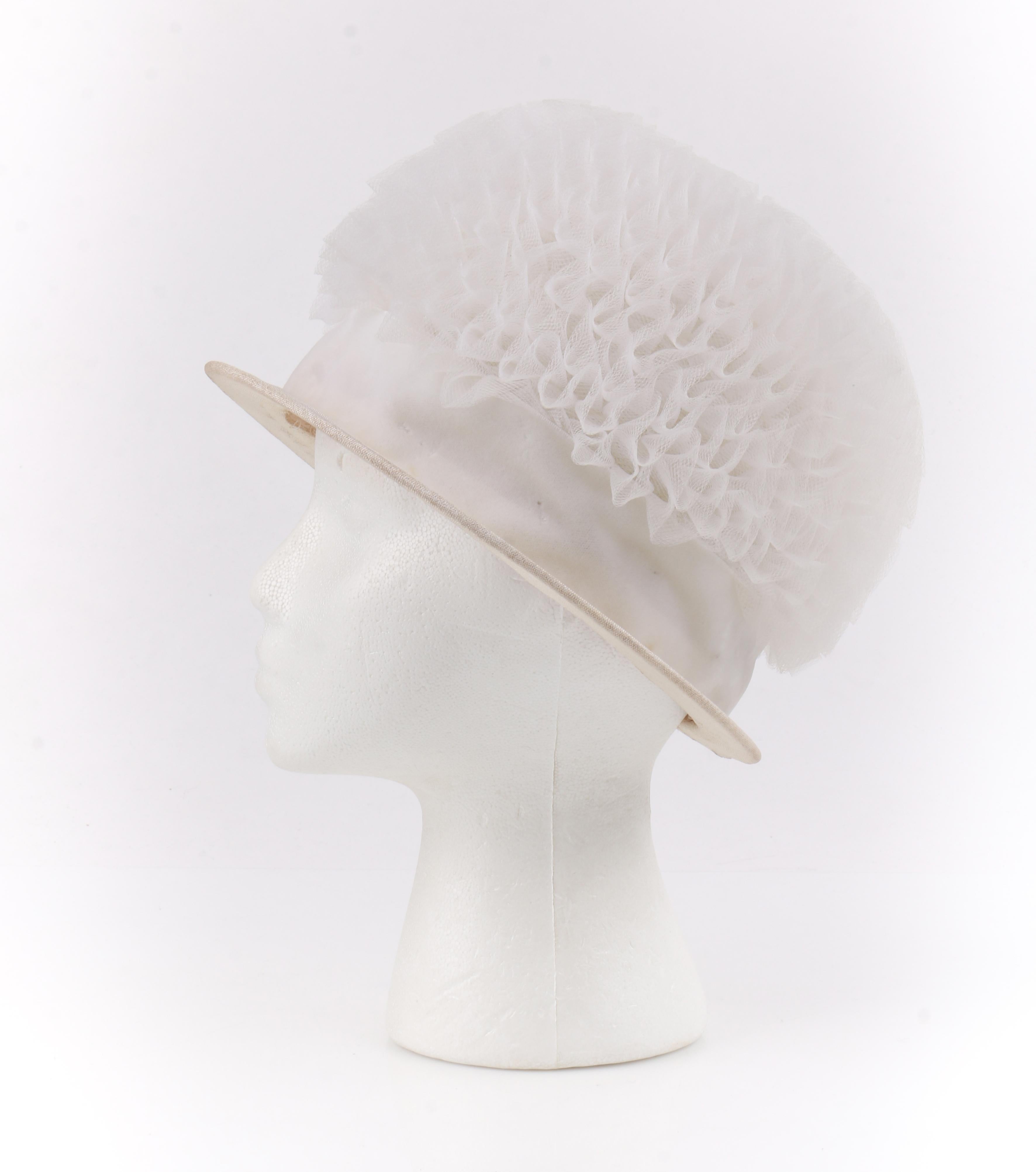 HUBERT de GIVENCHY Adaptation c.1950's Gathered Tulle Velvet Ribbon Cloche Hat In Good Condition In Thiensville, WI