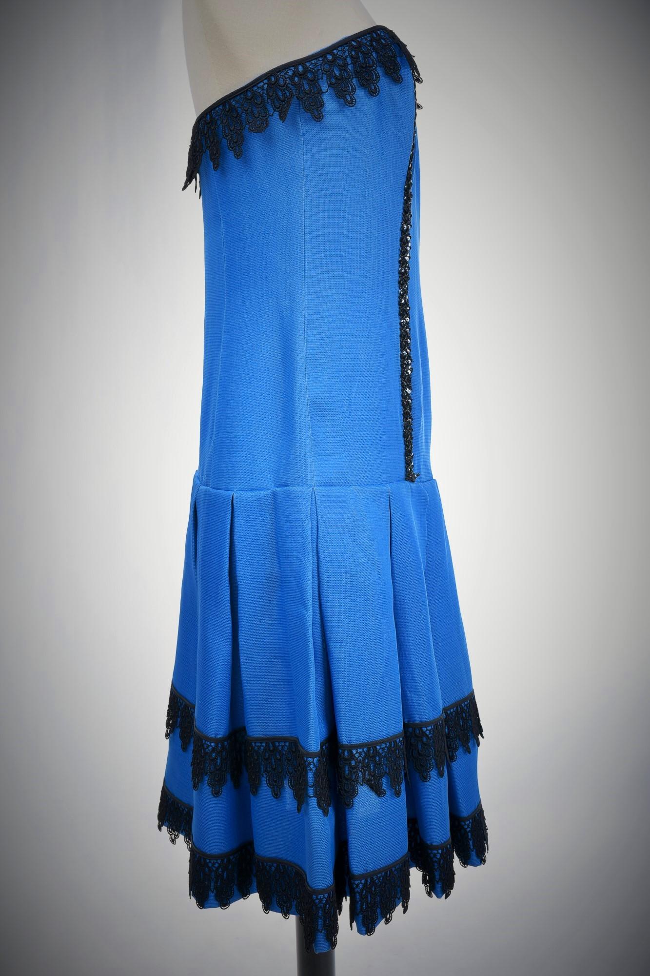 Hubert de Givenchy Cocktail Dress in Gazar Silk and Lace Circa 1968/1970 For Sale 7