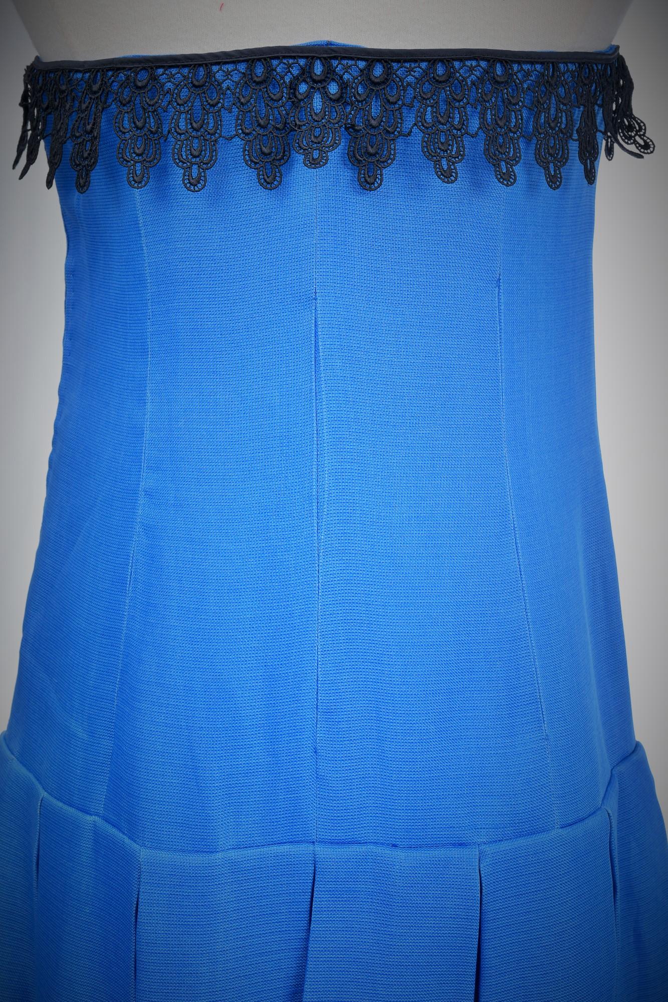 Hubert de Givenchy Cocktail Dress in Gazar Silk and Lace Circa 1968/1970 For Sale 10