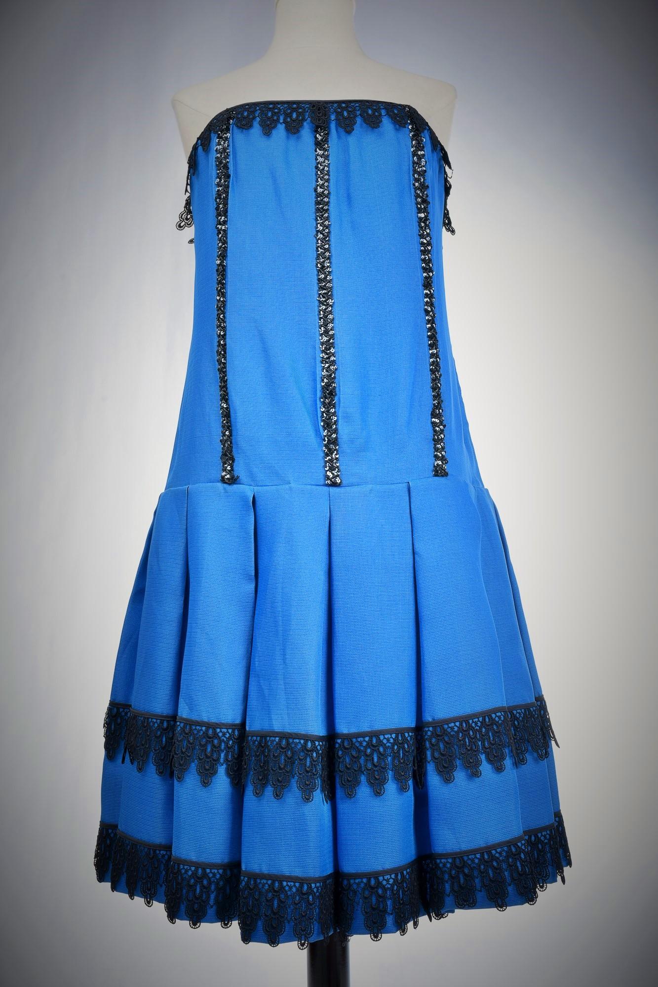 Hubert de Givenchy Cocktail Dress in Gazar Silk and Lace Circa 1968/1970 For Sale 2