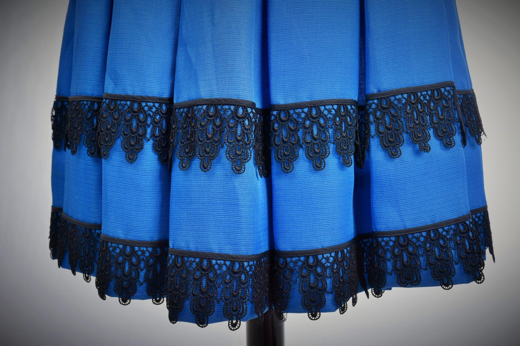 Abito da cocktail di Hubert de Givenchy in seta e pizzo Gazar Circa 1968/1970 in vendita 3