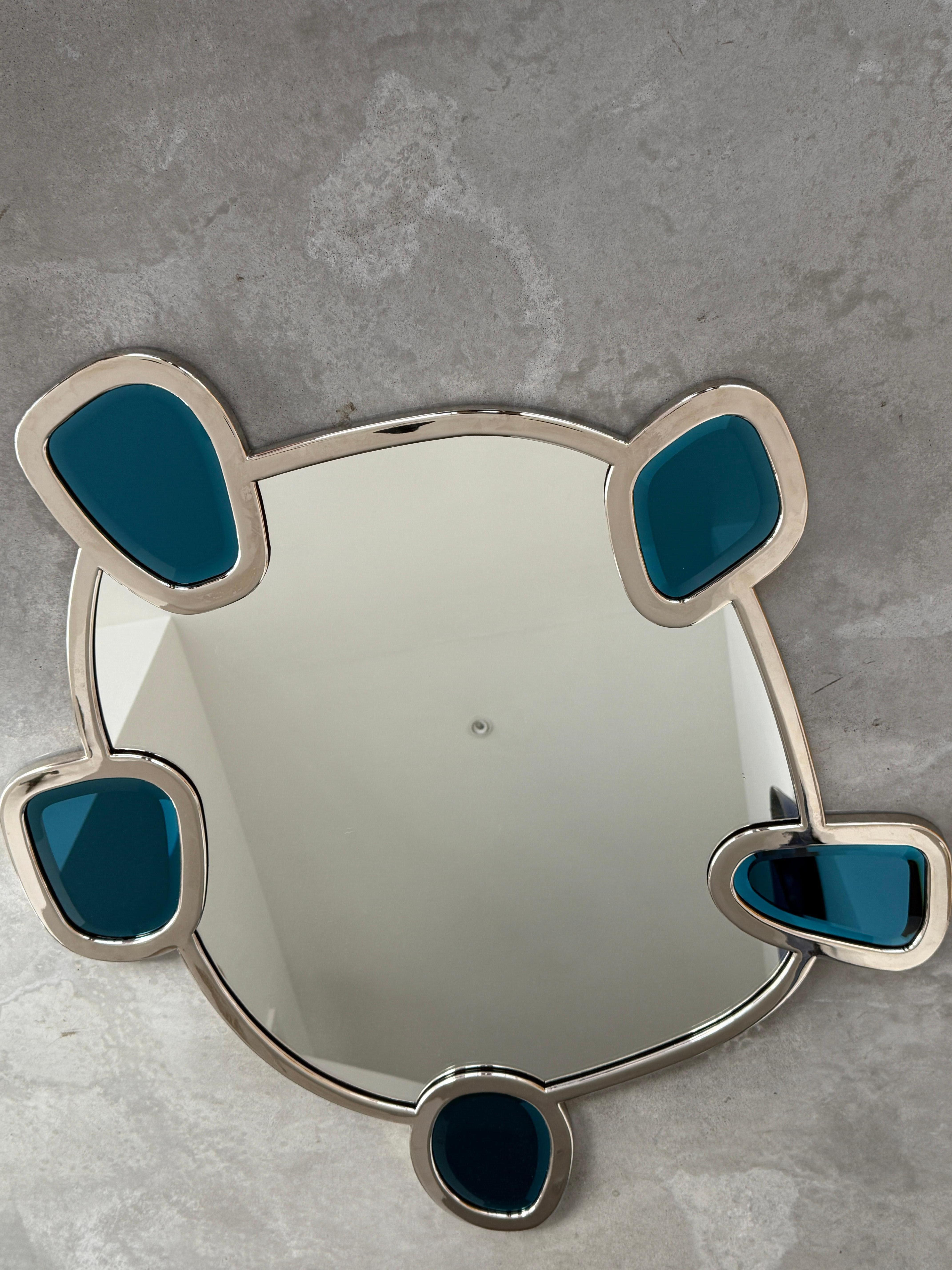 HUBERT LE GALL
MAHE TORTUE DES MERS MIROIR, 2012
Acier nickelé, verre miroir teinté
Signé et numéroté
Edition de 25