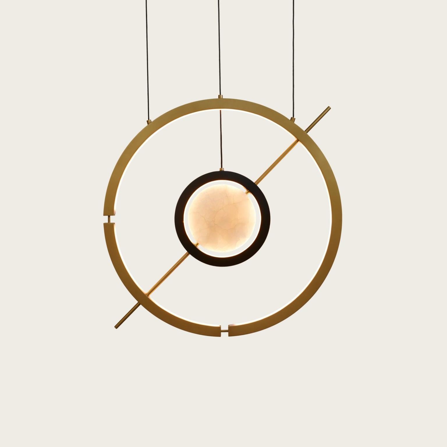 Lampada a sospensione Hubert di Studio A Bazazo
Dimensioni: D 3,5 x L 100 x H 100 cm. 
Materiali: Ottone, acciaio inossidabile e onice.

Tutte le nostre lampade possono essere cablate a seconda del Paese. Se viene venduto negli Stati Uniti, sarà