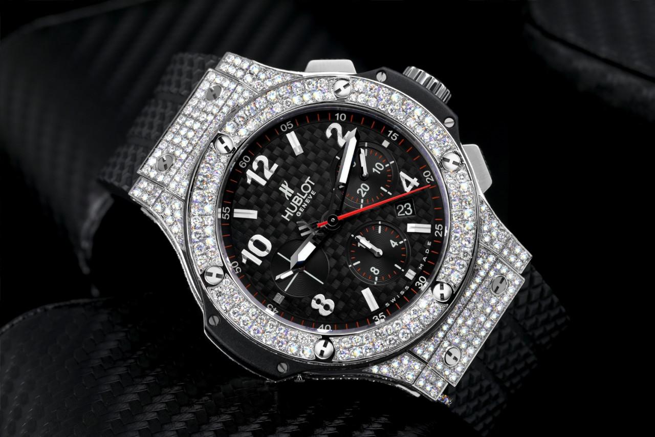 Hublot 301.SB.131.RX Big Bang Custom Diamond Watch Cadran noir sur bracelet caoutchouc.

Cette montre est dans un état comme neuf. Elle a été polie, entretenue et ne présente aucune rayure ou imperfection visible. Toutes nos montres bénéficient