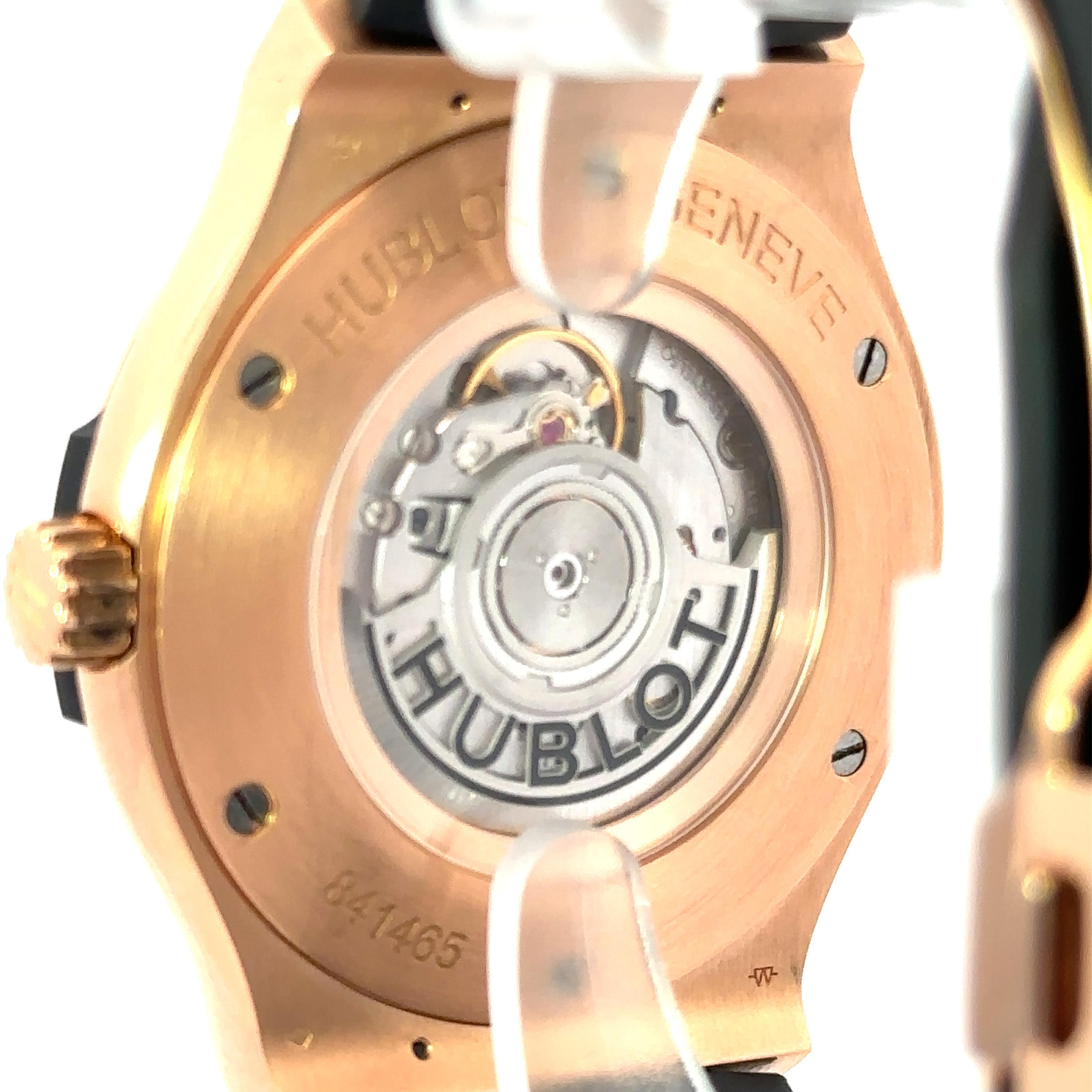 Cette Hublot Classic Fusion de 42 mm en or rose 18 carats est une montre de sport élégante et unique en son genre, en parfait état. Son aspect classique capture l'architecture et le design tout en conservant une qualité et une fonctionnalité