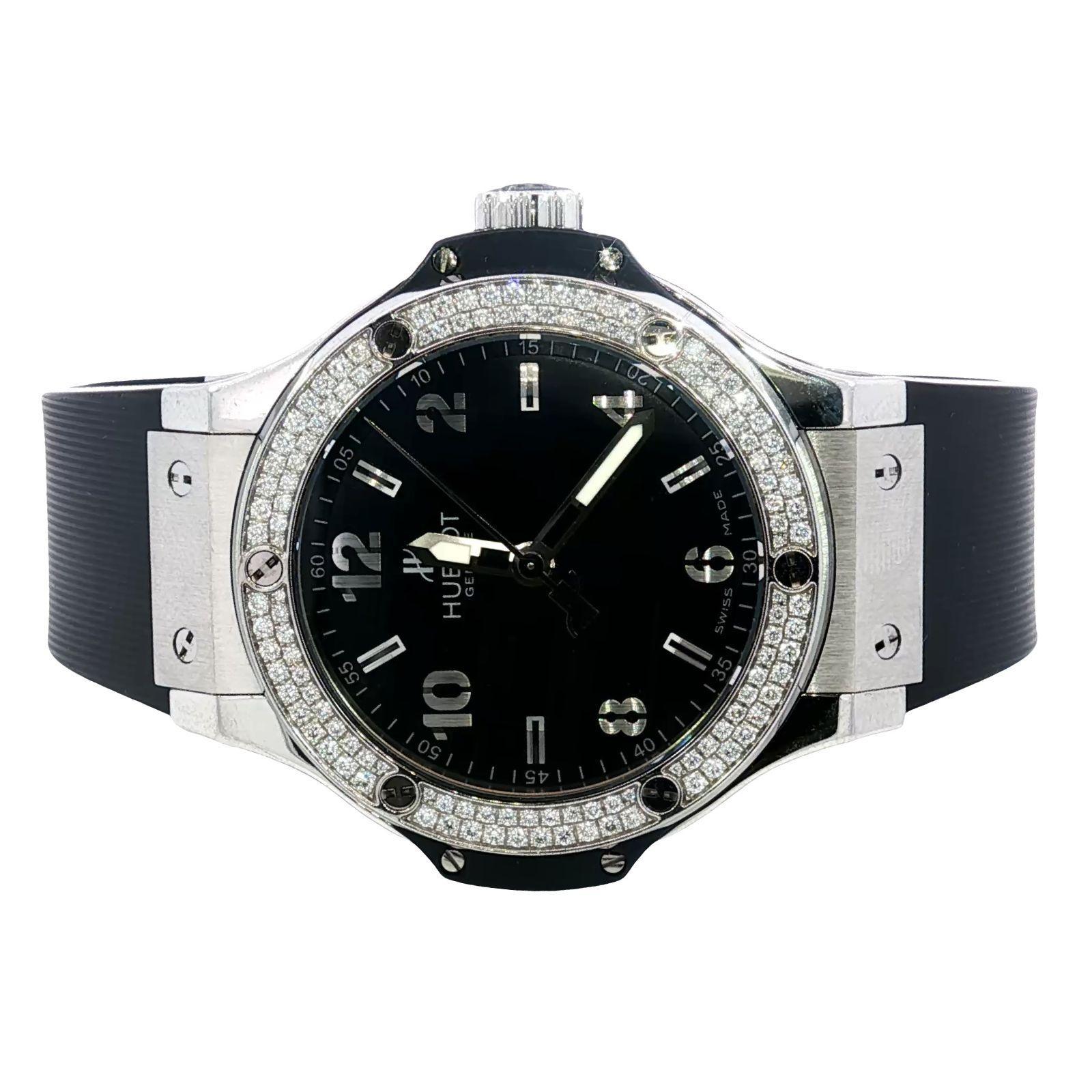 Reloj de cuarzo Hublot Big Bang 38MM

El Hublot Big Bang 38 mm está diseñado con un perfil atrevido y moderno. Su esfera negra se asienta bajo un bisel engastado con diamantes, con un total de 1,26 quilates de diamantes blancos redondos, que añaden