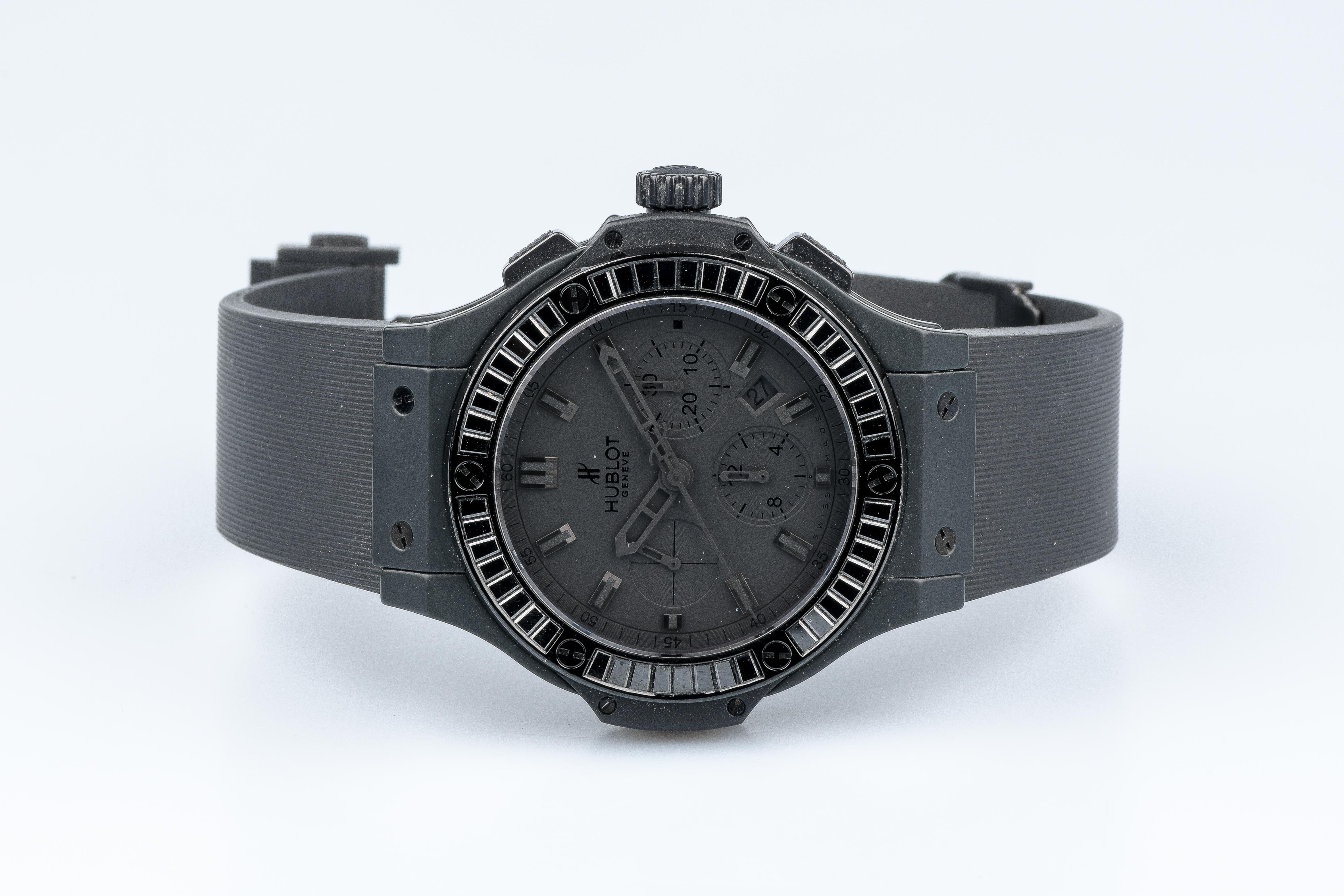 Hublot Big Bang All Black Chronograph watch in black ceramic designed with a black rubber bracelet and a folding buckle.

Black dial and sub-dial.

Bezel designed with 48 diamonds baguette cut and a transparent sapphire crystal at the case buttom.
