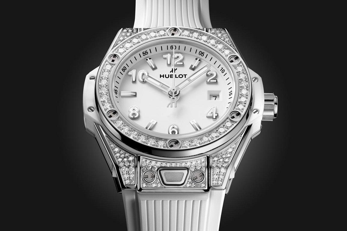 The Art of Fusion is expressed right through to the heart of the movement. Simple watches with innovative watchmaking concepts, Hublot has created a range of unique “in-house” movements. A unique design of the Unico automatic chronograph. An
