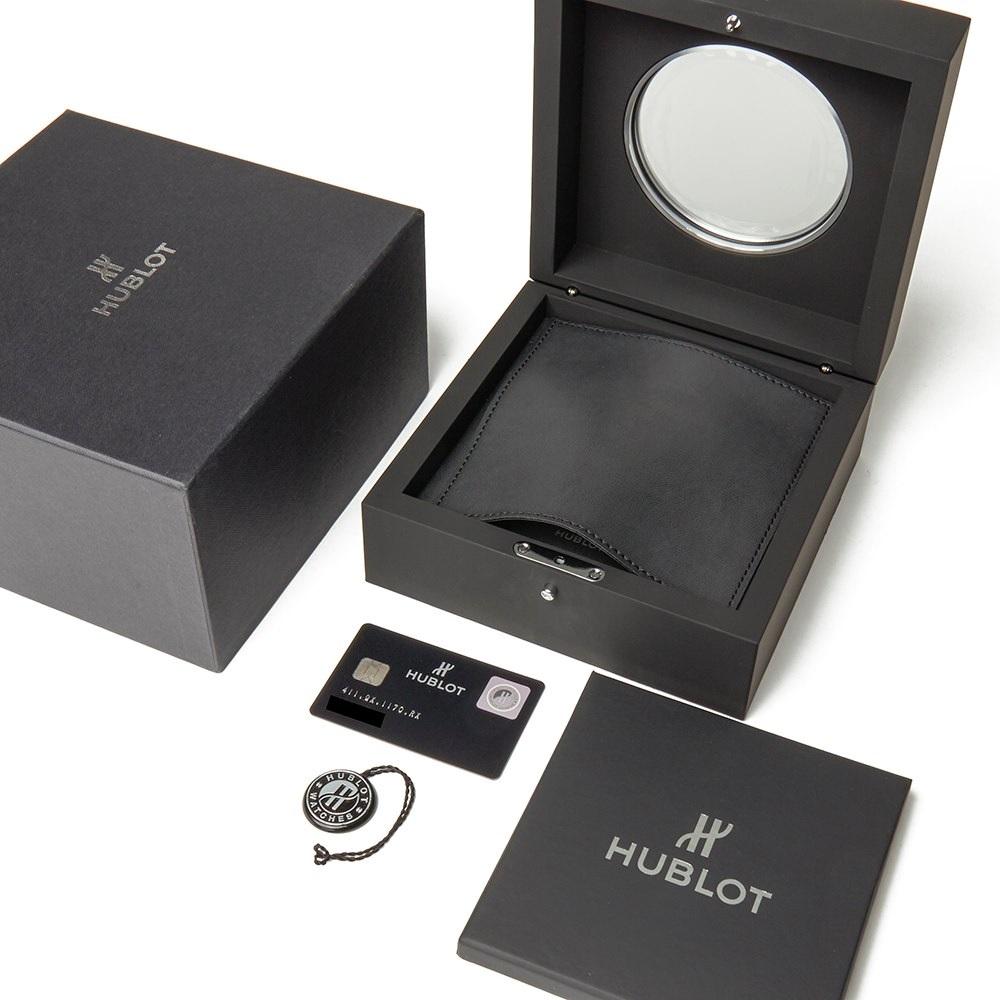 Diameter
44 mm
case
Polished and Satin-finished Stainless Steel
bezel
Polished Black Ceramic with 6 H-shaped Titanium Screws
water resistance
100m or 10 ATM
crystal
Sapphire with Anti-reflective Treatment
dial
Stamped « Carbon Effect