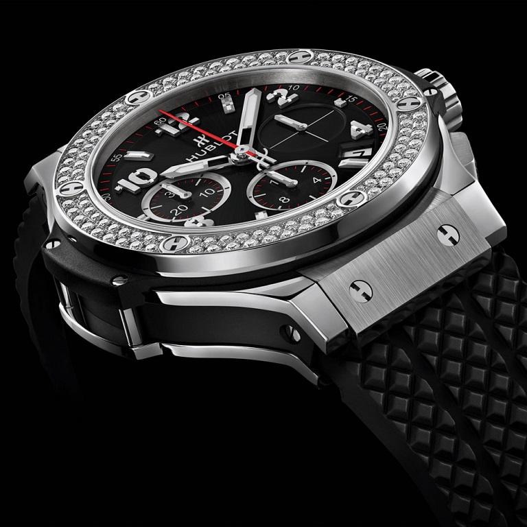 Featuring a polished and satin finish stainless steel 41mm case, with polished stainless steel bezel with 114 round brilliant cut diamonds weighing 1.18cts. Matt black dial with satin-finished rhodium-plated appliques and polished rhodium-plated
