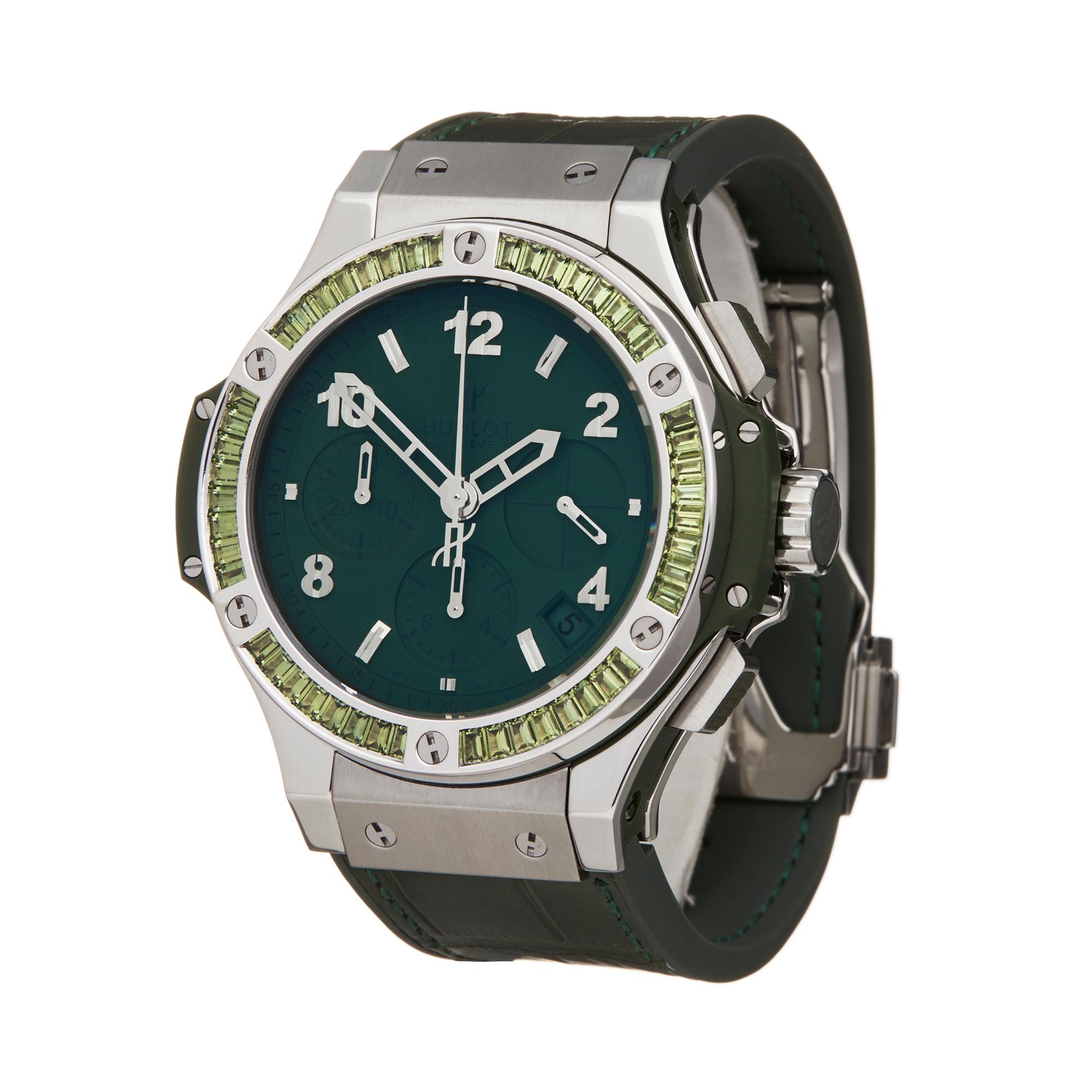 Reference: W5983
Manufacturer: Hublot
Model: Big Bang
Model Reference: 341.SV.5290.LR.1917
Age: Circa 2010's
Gender: Unisex
Box and Papers: Presentation Box, Service Pouch & Service Papers dated 16 April 2019
Dial: Green Arabic
Glass: Sapphire