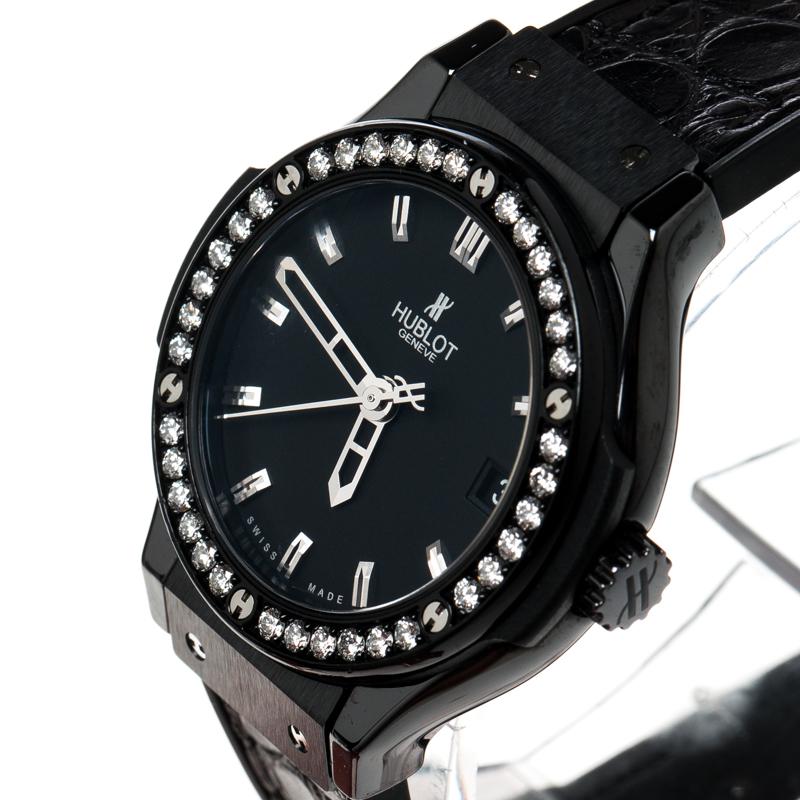 One look at this timepiece from Hublot and you'll know why it is such an outstanding and first-rate collectible. The watch has a ceramic case with sparkling diamonds embedded on the bezel. It is well-equipped with an excellent manual-winding