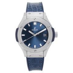 Hublot Classic Fusion Titane Cadran bleu Sticks Montre à quartz 581.NX.7170.LR