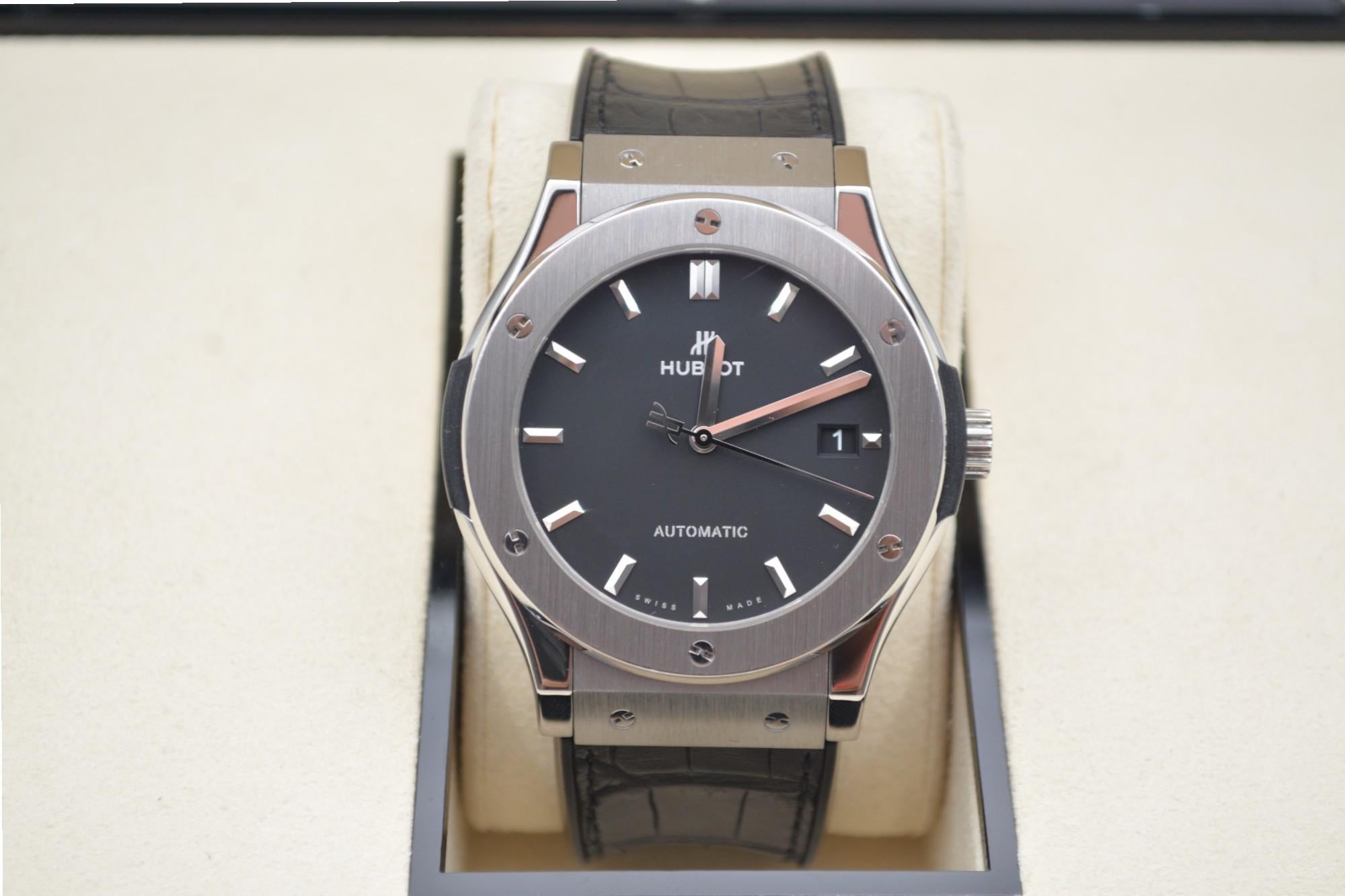 Hublot Classic Fusion 45 Titanio Quadrante Nero Automatico Ref: 511.NX.1171.LR In condizioni ottime in vendita a București, București