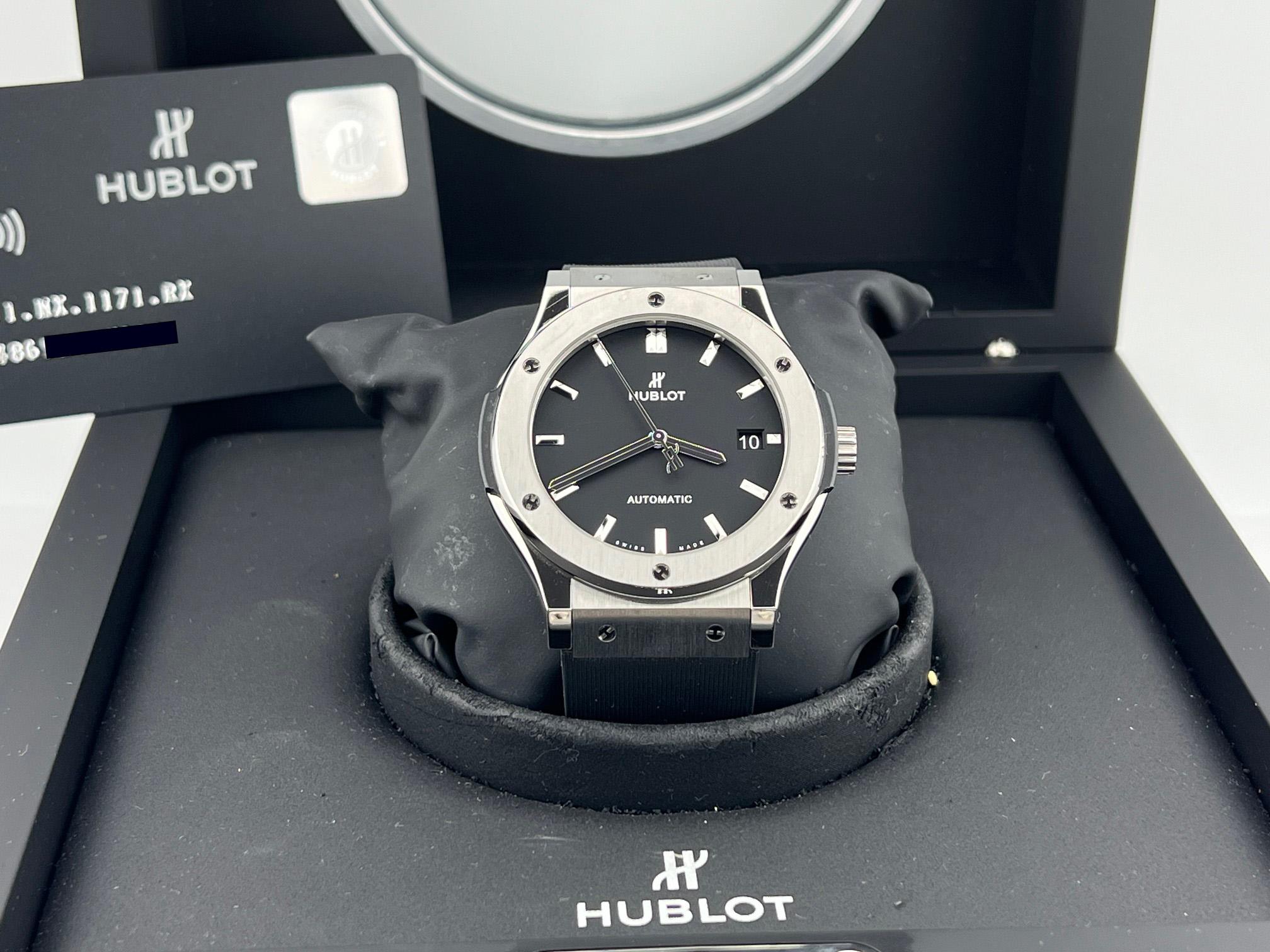 Numero di stile: 511.NX.1171.RX

Seriale: 148****

Anno: 2020-oggi
 
Model: Hublot Classic Fusion Titanio
 
Materiale della cassa: Titanio 
 
Banda: Gomma
  
Lunetta: Titanio 
  
Quadrante: nero 
 
Cristallo: Zaffiro
 
Dimensioni della cassa: 45 mm

