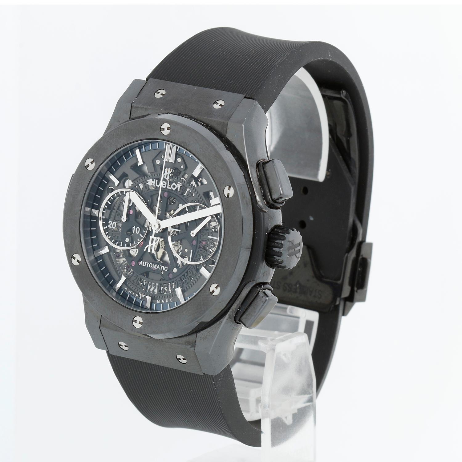 Montre Homme Hublot Classic Fusion Aerofusion Black Magic Chronograph Automatic 525.CM.0170.RX - Chronographe à remontage automatique. Céramique noire polie et satinée, lunette en céramique noire satinée et polie avec 6 vis en titane en forme de H