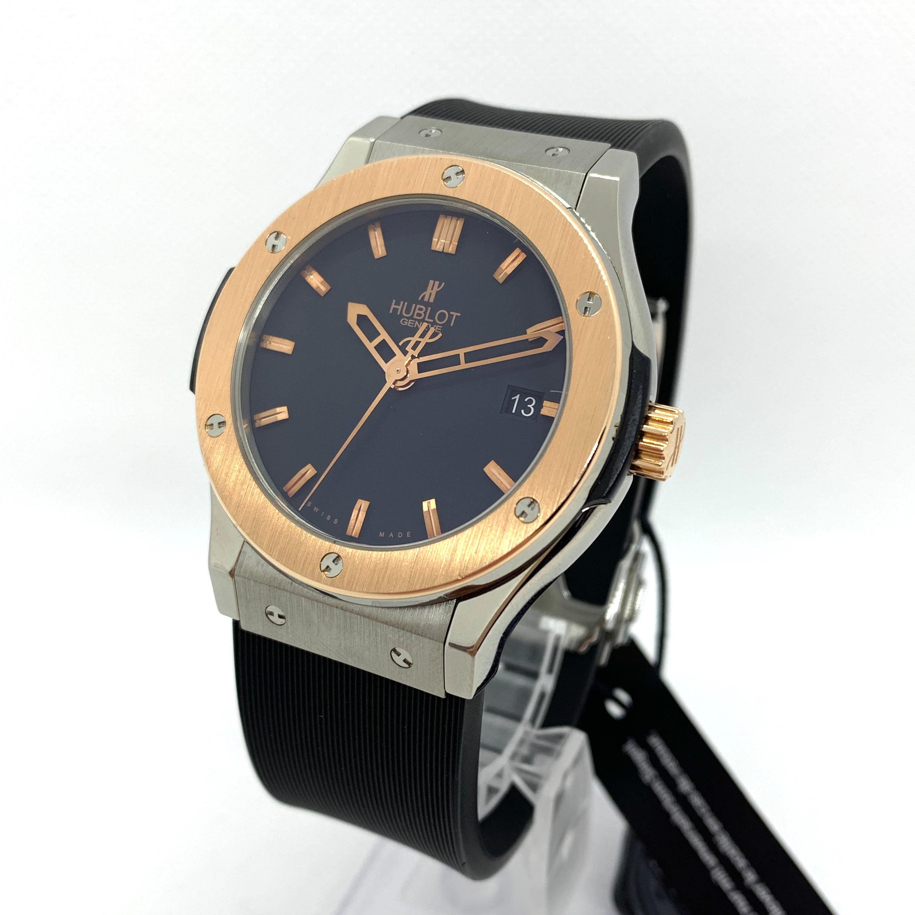 Incl. Box and certificate from a well-known online shop for luxury watches.

Very good condition - rarely worn.

Original rubber strap and folding clasp.

Reference 511.NO.1180.RX