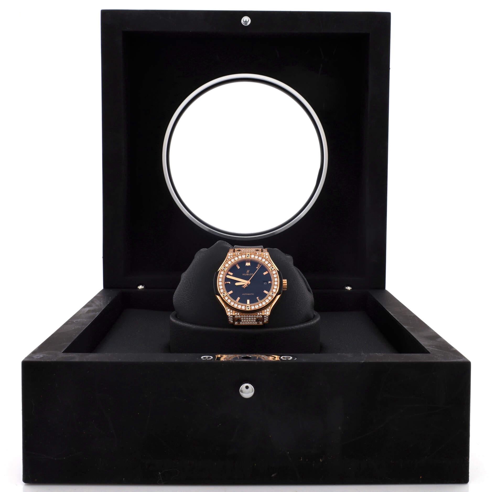 Condition: Very good. Moderate scratches and wear throughout. Wear and scratches on case and strap.
Accessories: Box, Instruction Booklet, Warranty Card - Dated
Measurements: Case Size/Width: 33mm, Watch Height: 9mm, Band Width: 15mm, Wrist