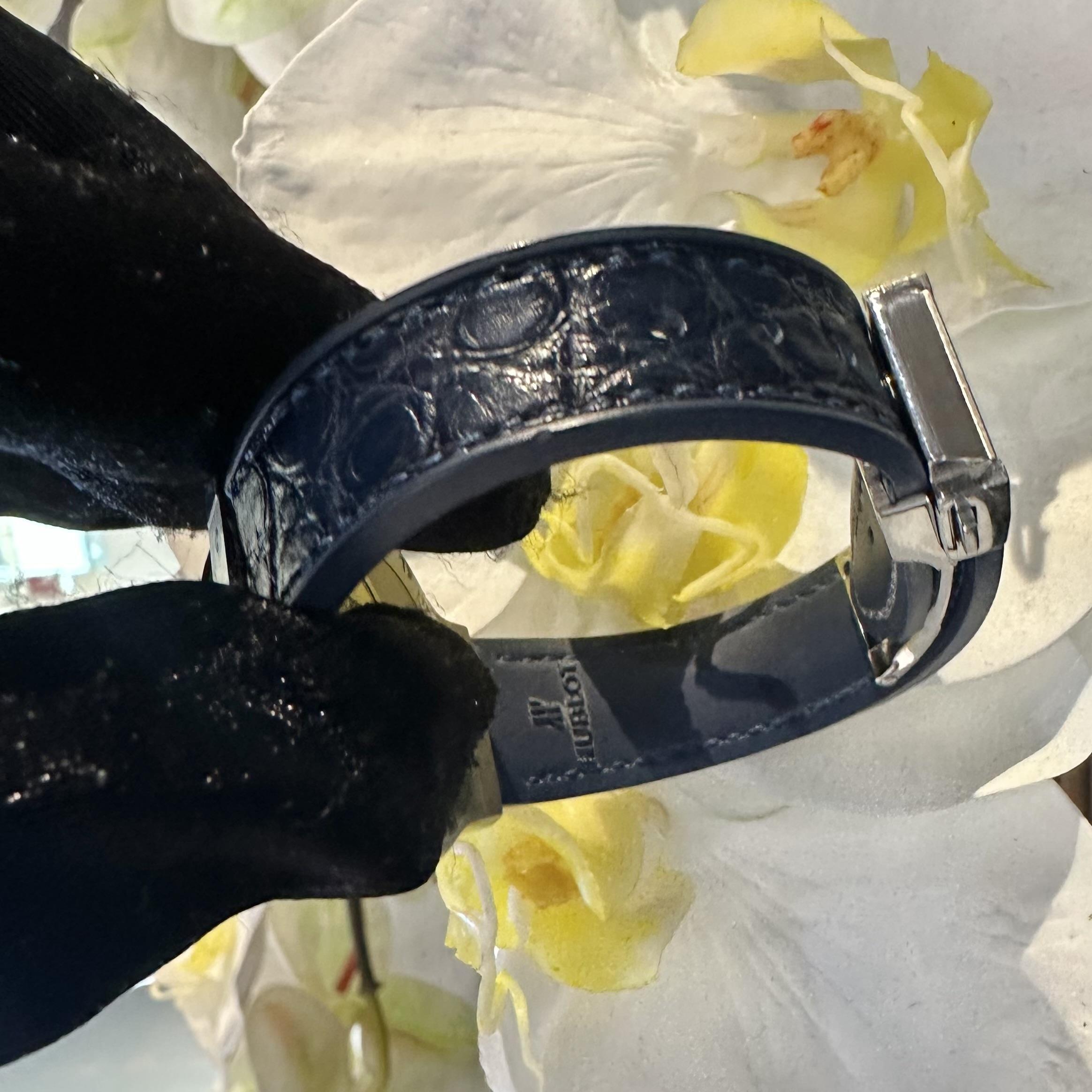 Hublot Classic Fusion Titanium Blue Ladies Stainless Steel 33mm Watch In Good Condition For Sale In Miami, FL