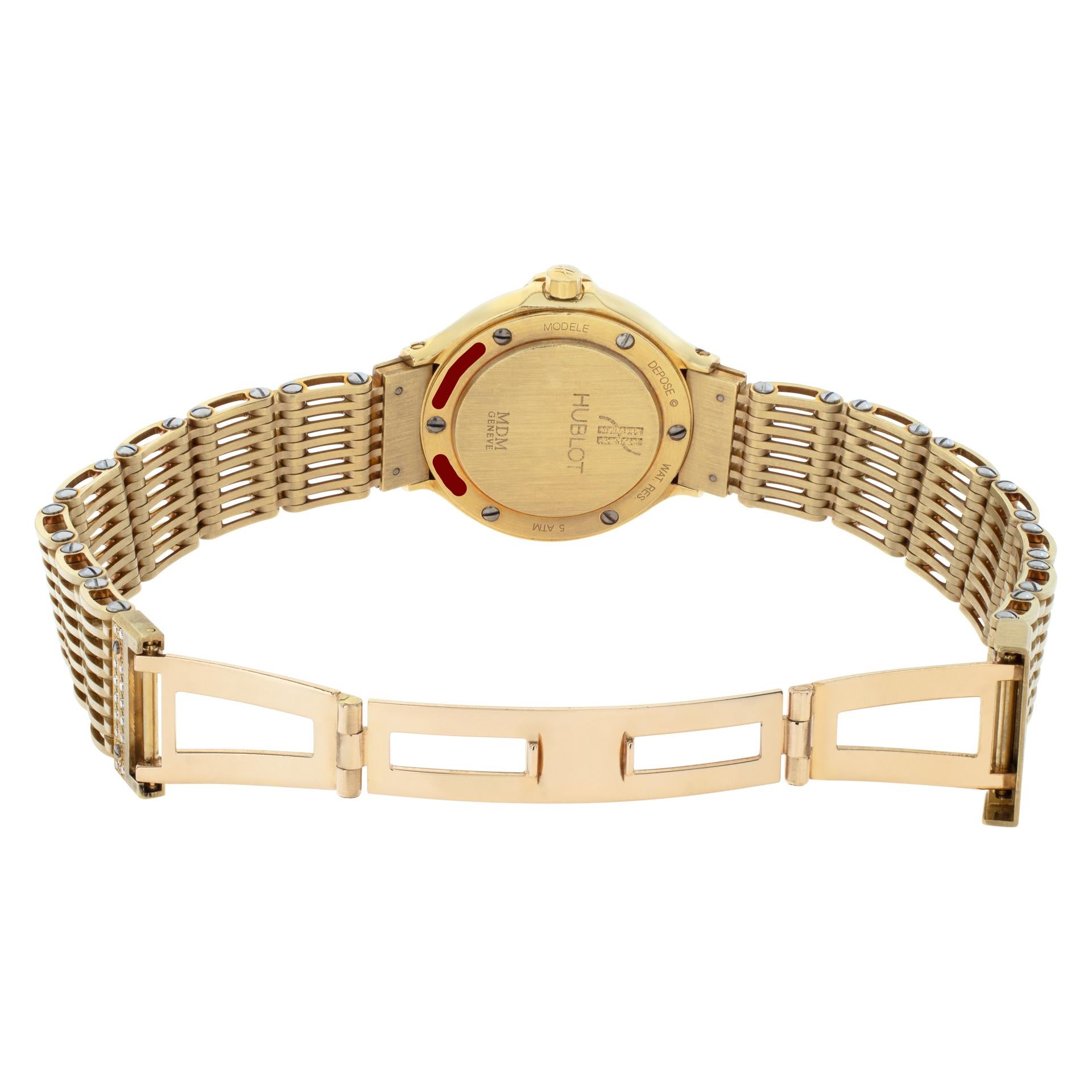 Women's Hublot M D M 1391.3 054 inYellow Gold with a White dial 28mm Quartz watch For Sale