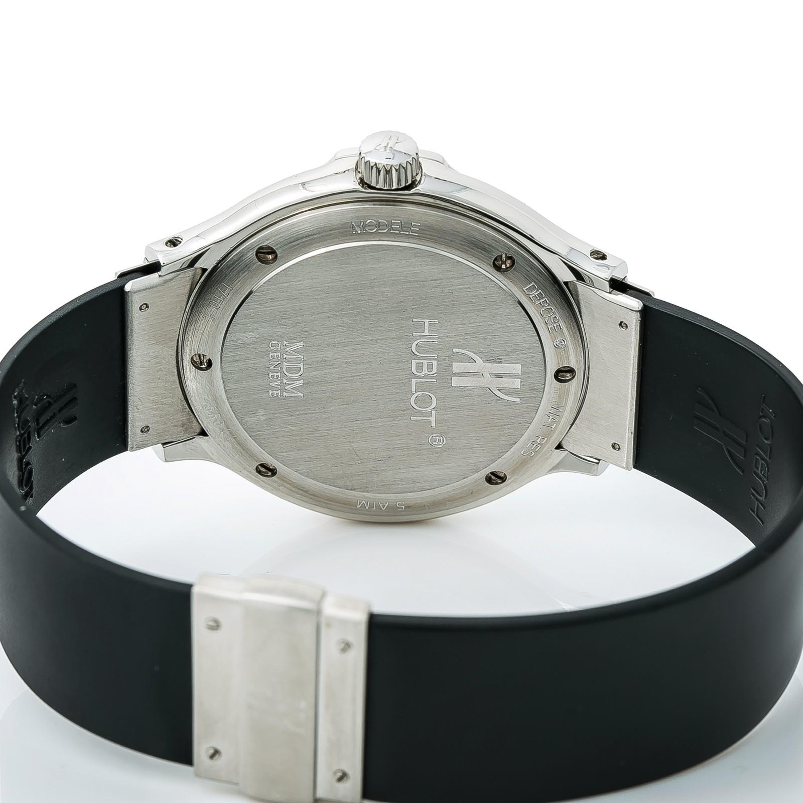 Hublot Mdm 1710.1 Bracelet à anneau de 7 mm, lunette en acier inoxydable et cadran noir Excellent état à Miami, FL