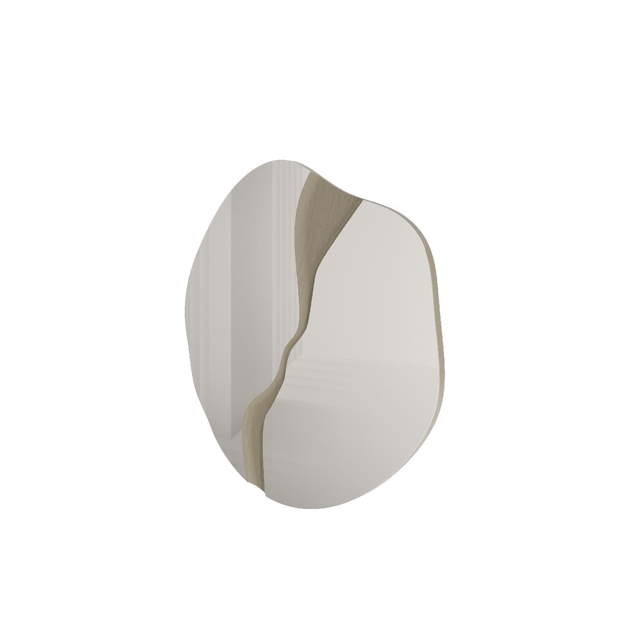 Stunning and elegant, Hudson is a generously sized round mirror.

It features amazing detail and is available in solid wood or lacquered finishes. Its elegant design and exquisite craftsmanship make it a perfect addition to any luxurious