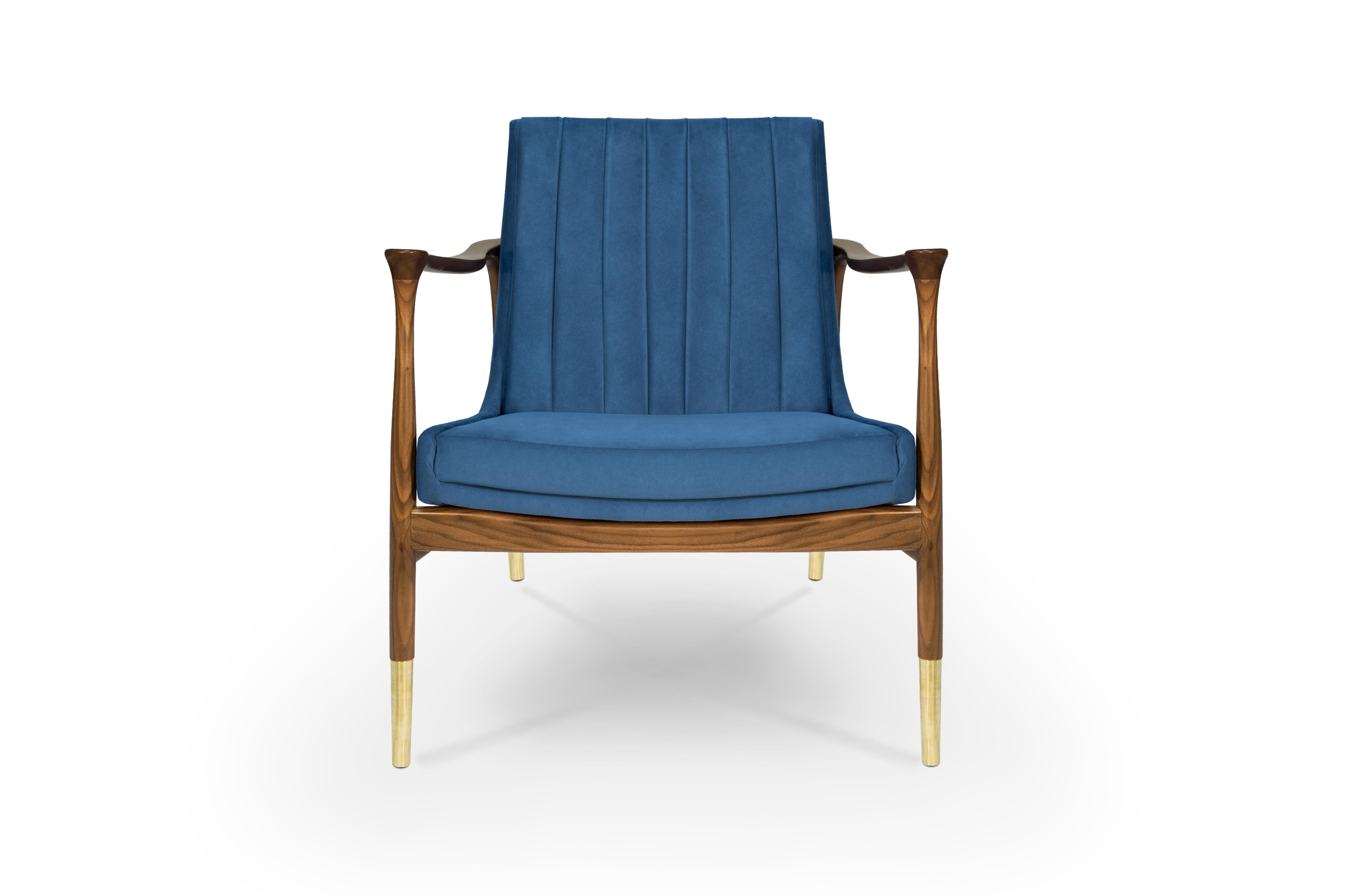 Hudson Armchair is probably one of our most classic design pieces. It tends to be sober thanks to it’s occasional design, but it really stands out because of its leather upholstery. The body structure is produced in solid walnut wood with metal