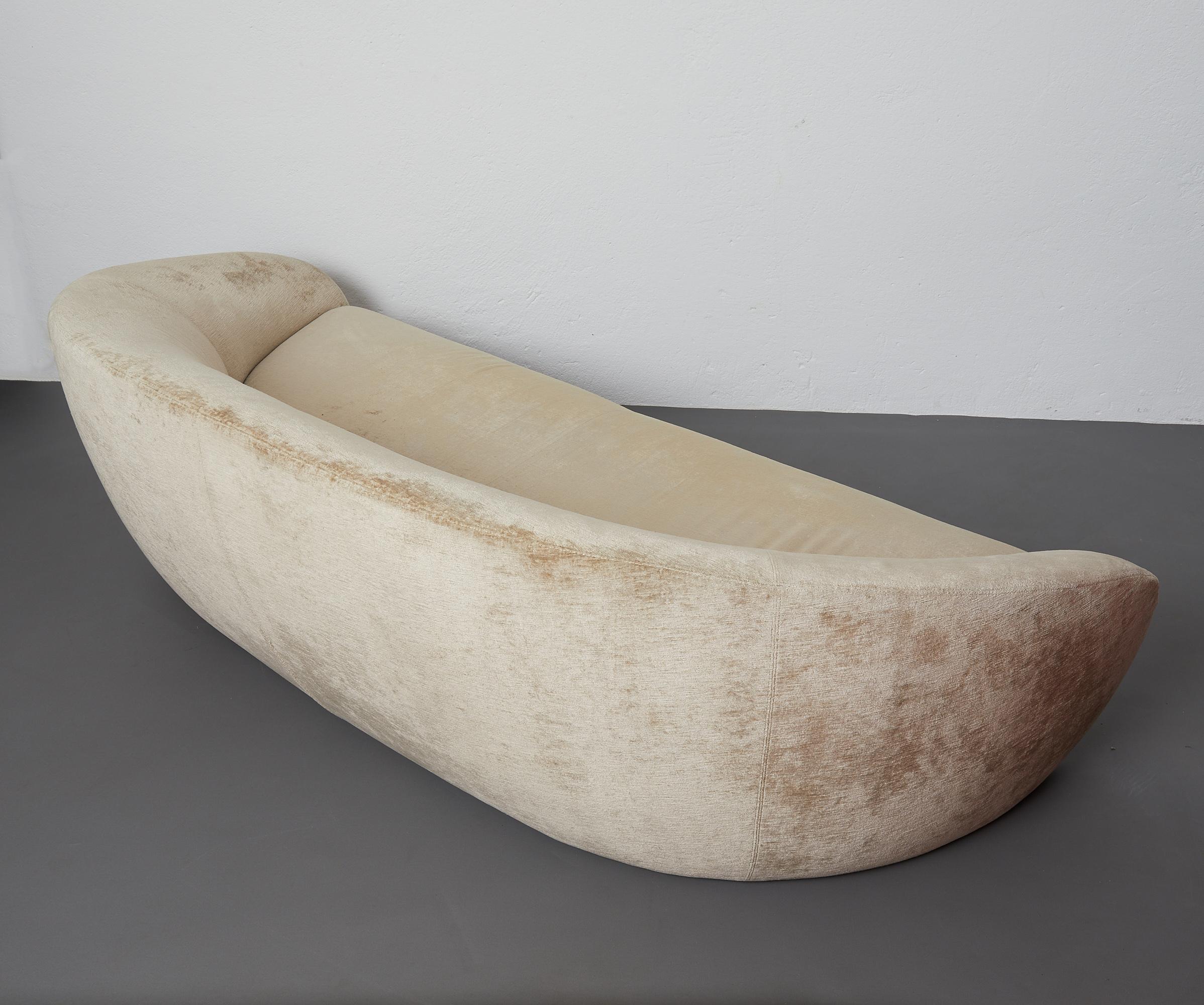 Italian beige velvet curved sofa by Roberto Lazzeroni for Ipe Cavalli, Italy.

This sofa is exceptionally comfortable. With its nicely curved shape and large and deep seating surface this sofa just invites to take a seat.

Currently upholstered
