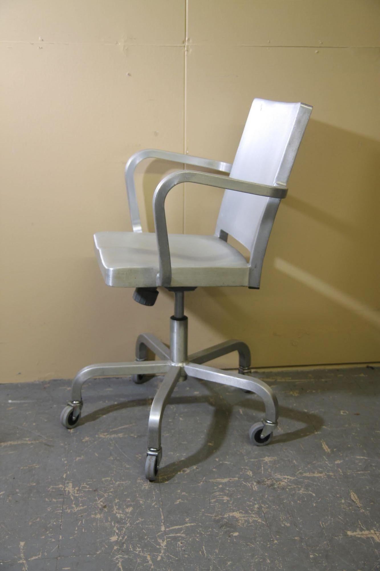Hudson Desk Chair by Philippe Starck for Emeco In Good Condition For Sale In Asbury Park, NJ