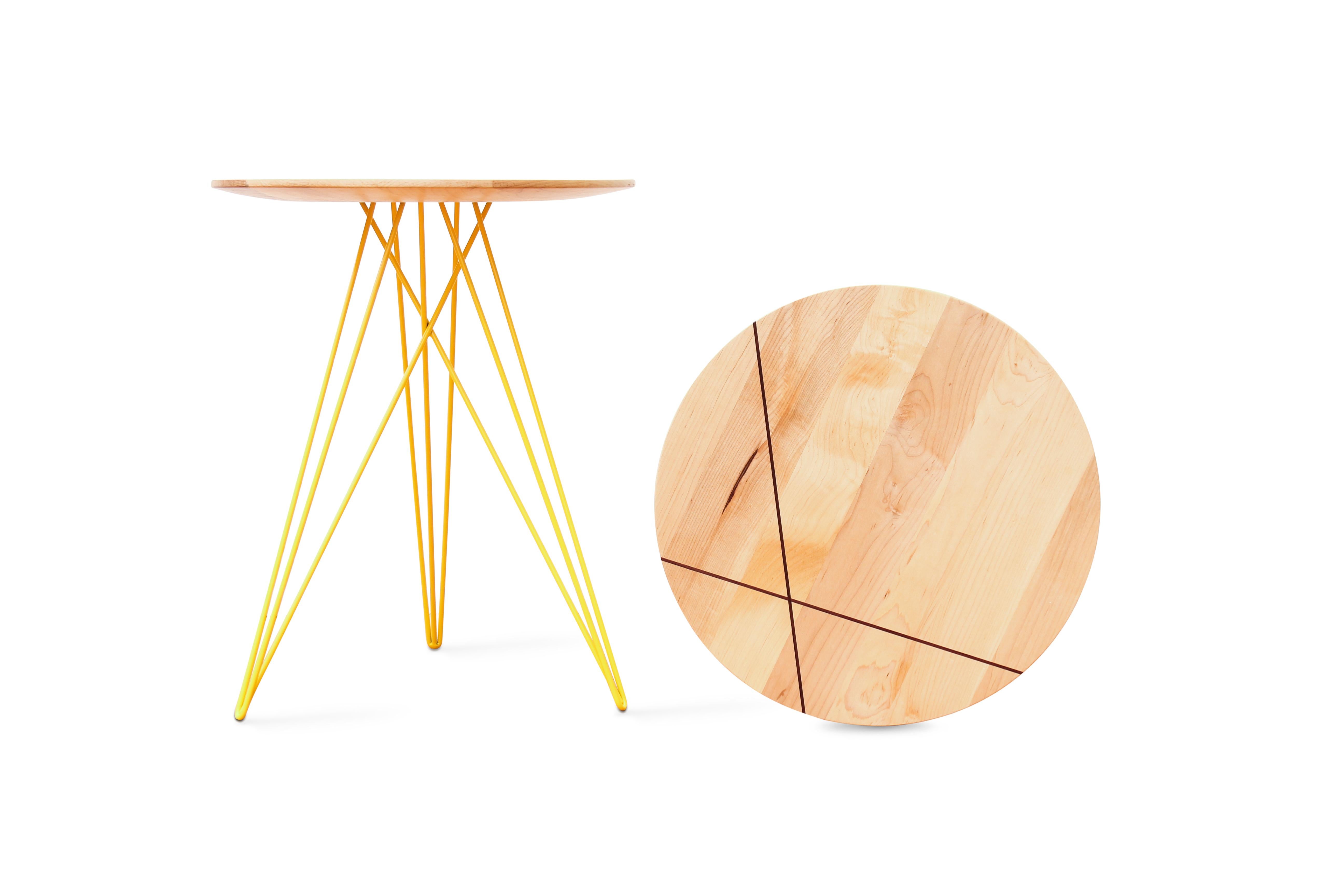 Industriel Table d'appoint Hudson en épingle à cheveux avec bois incrusté d'érable jaune en vente