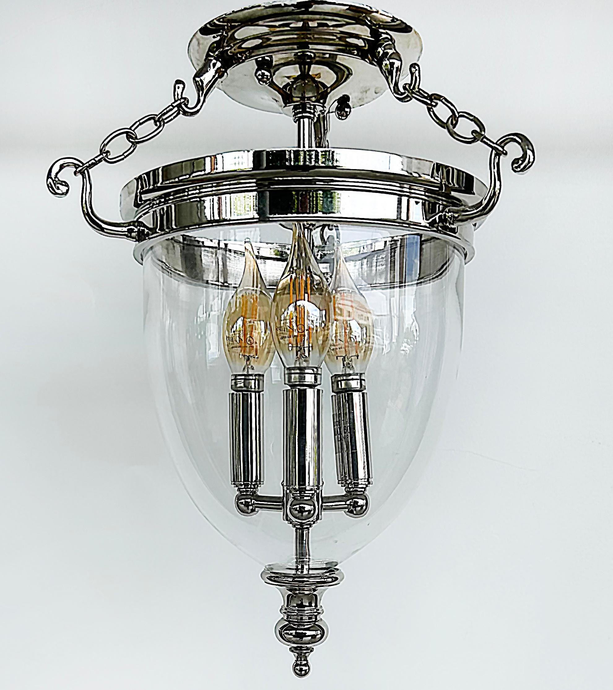 Hudson Valley Hanover, plafoniera a cupola in vetro a 3 luci in nichel, 2 disponibili

In vendita c'è un (1) nichel lucido  Plafoniera a cupola in vetro Hanover di Hudson Valley.  L'apparecchio è un semi-incasso e ha un aspetto straordinario grazie