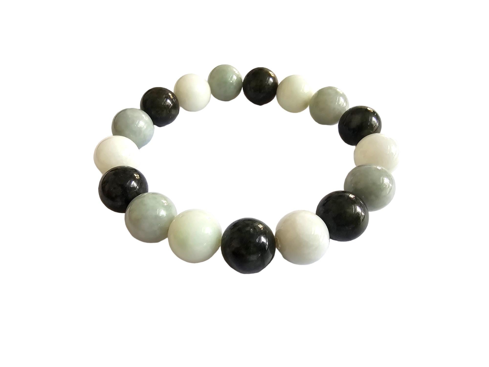 Bracelet de perles de jadéite A-Jade de Birmanie (12-12.5mm chaque x 17 perles) 

12-12.5mm chacune, 17 perles de jadéite parfaitement calibrées. Nous avons utilisé trois teintes uniques de vert provenant de la même pierre brute de jadéite pour