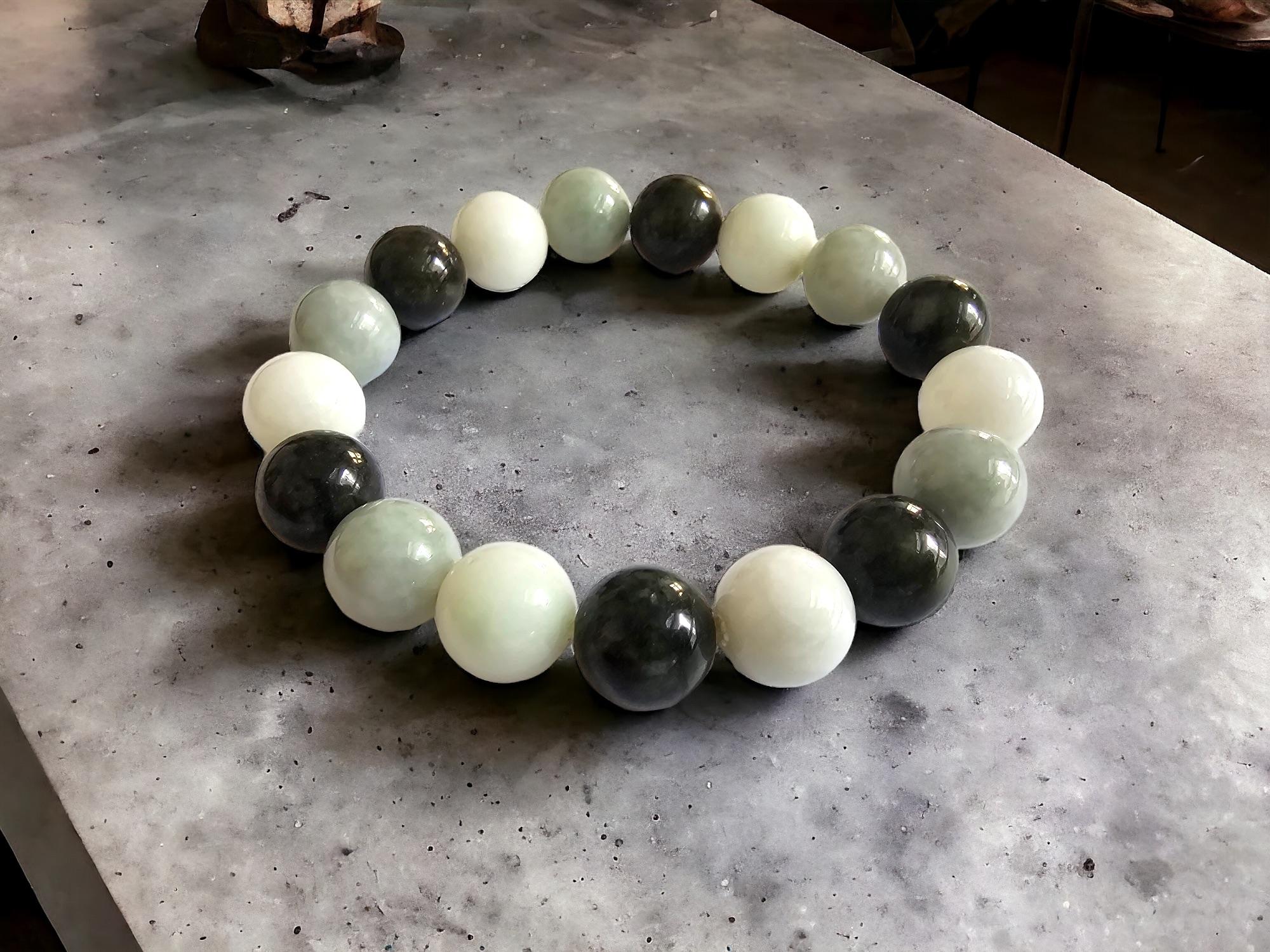 Bracelet de perles A-Jade birman de couleurs vertes (12-12,5 mm chacune x 17 perles) 04002 en vente 3