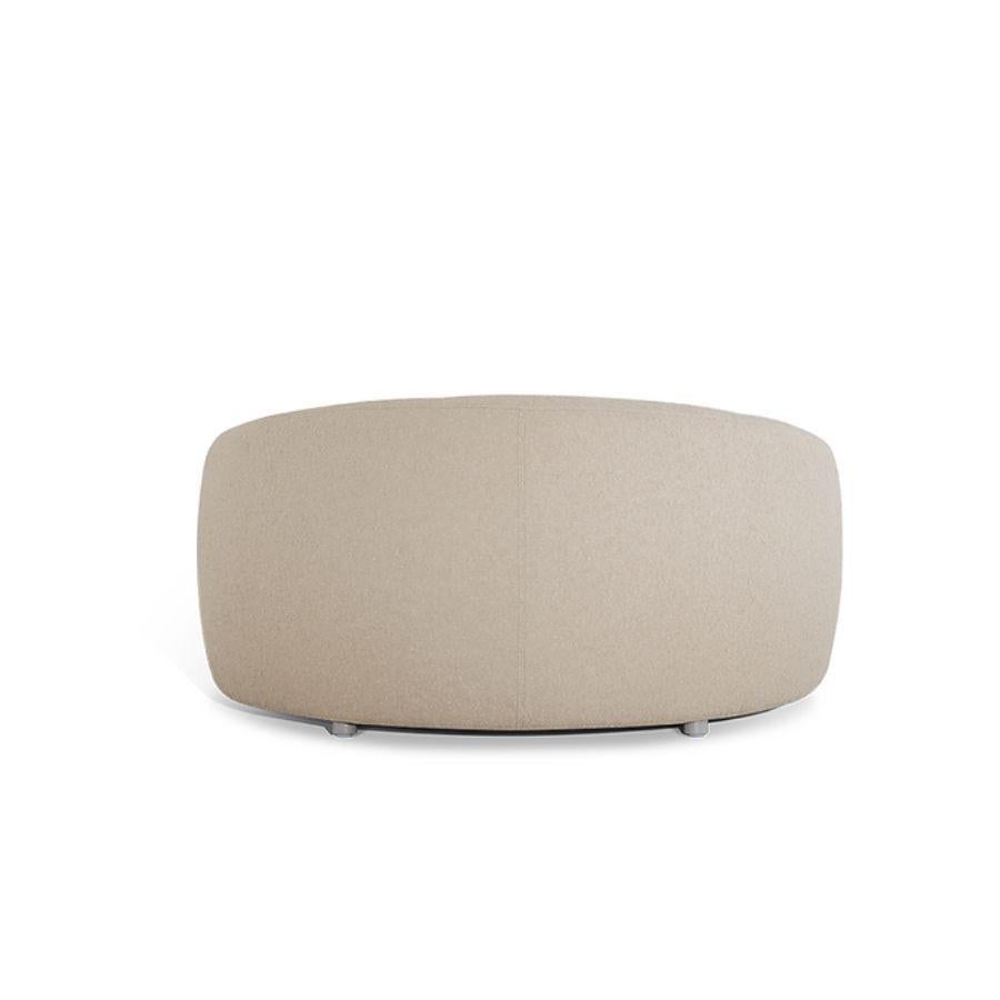 Fatto a mano Poltrona Hug, design organico contemporaneo in alluminio e tessuto in vendita
