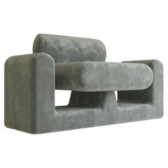 Chaise grise imposante de Rejo Studio