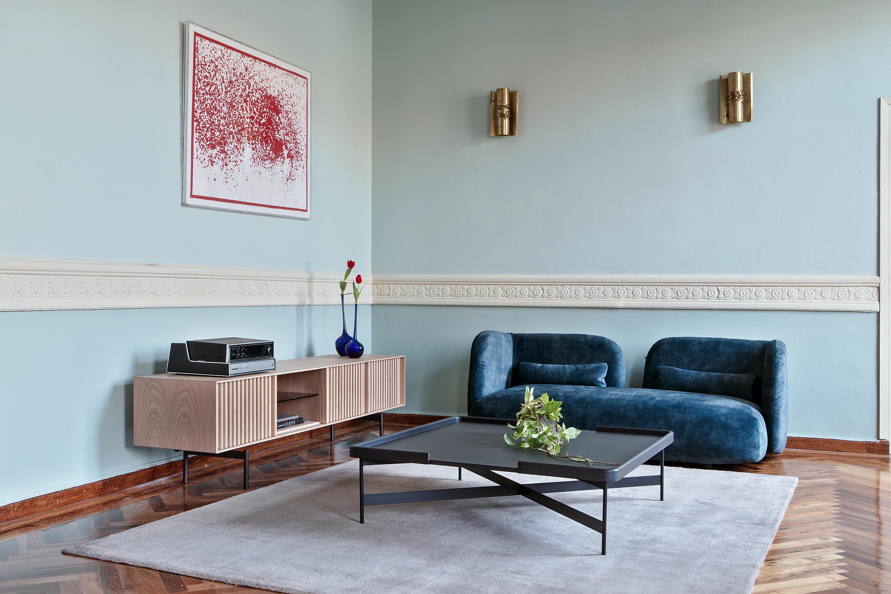 Hug Sculptural Two Seater Sofa In High Resistant Velvet - Mondo Design Studio Moderno en venta