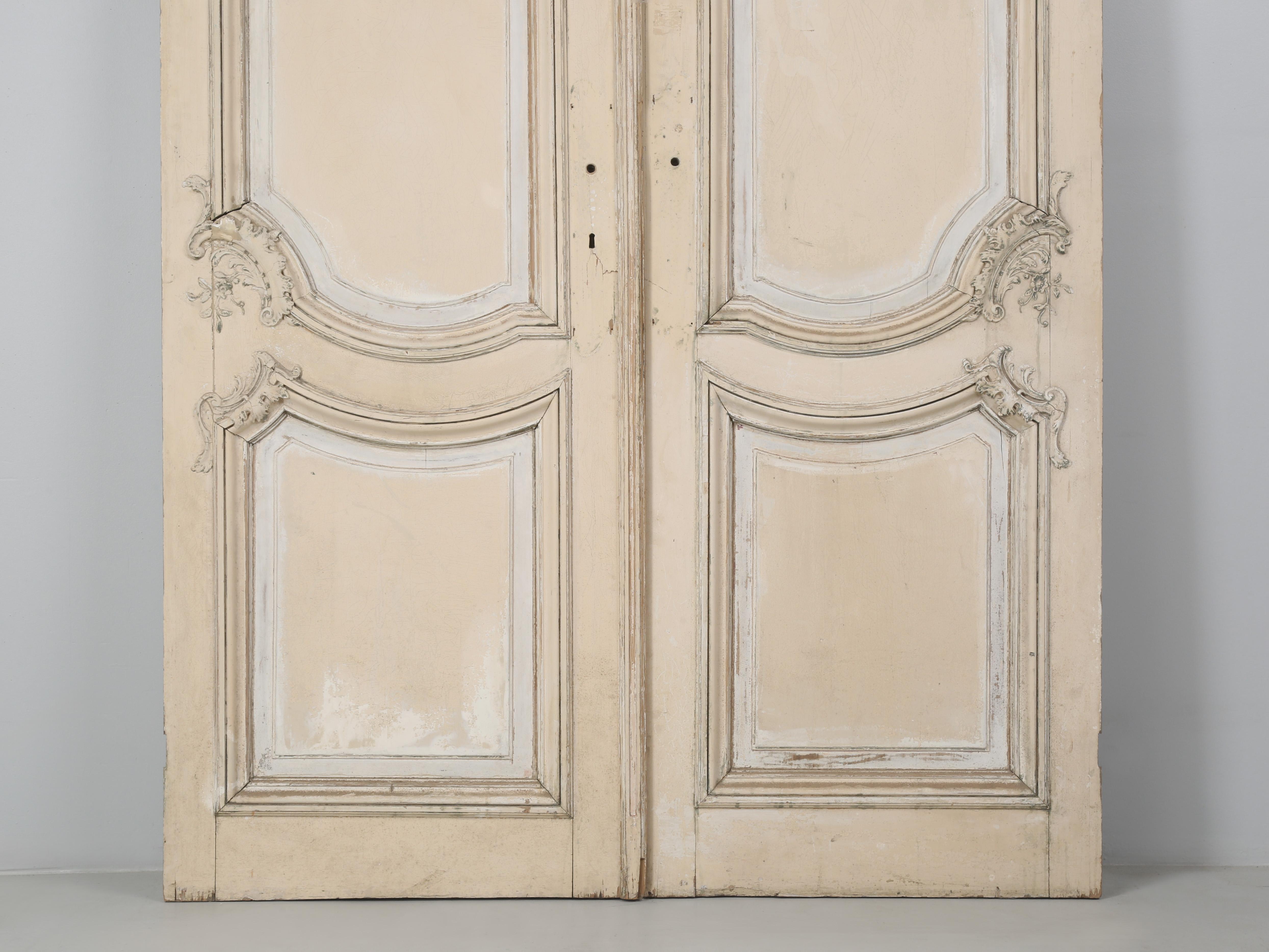 Huge 10' Tall Pair of Antique Country Französisch Türen aus der Provence circa 1800's im Zustand „Gut“ im Angebot in Chicago, IL