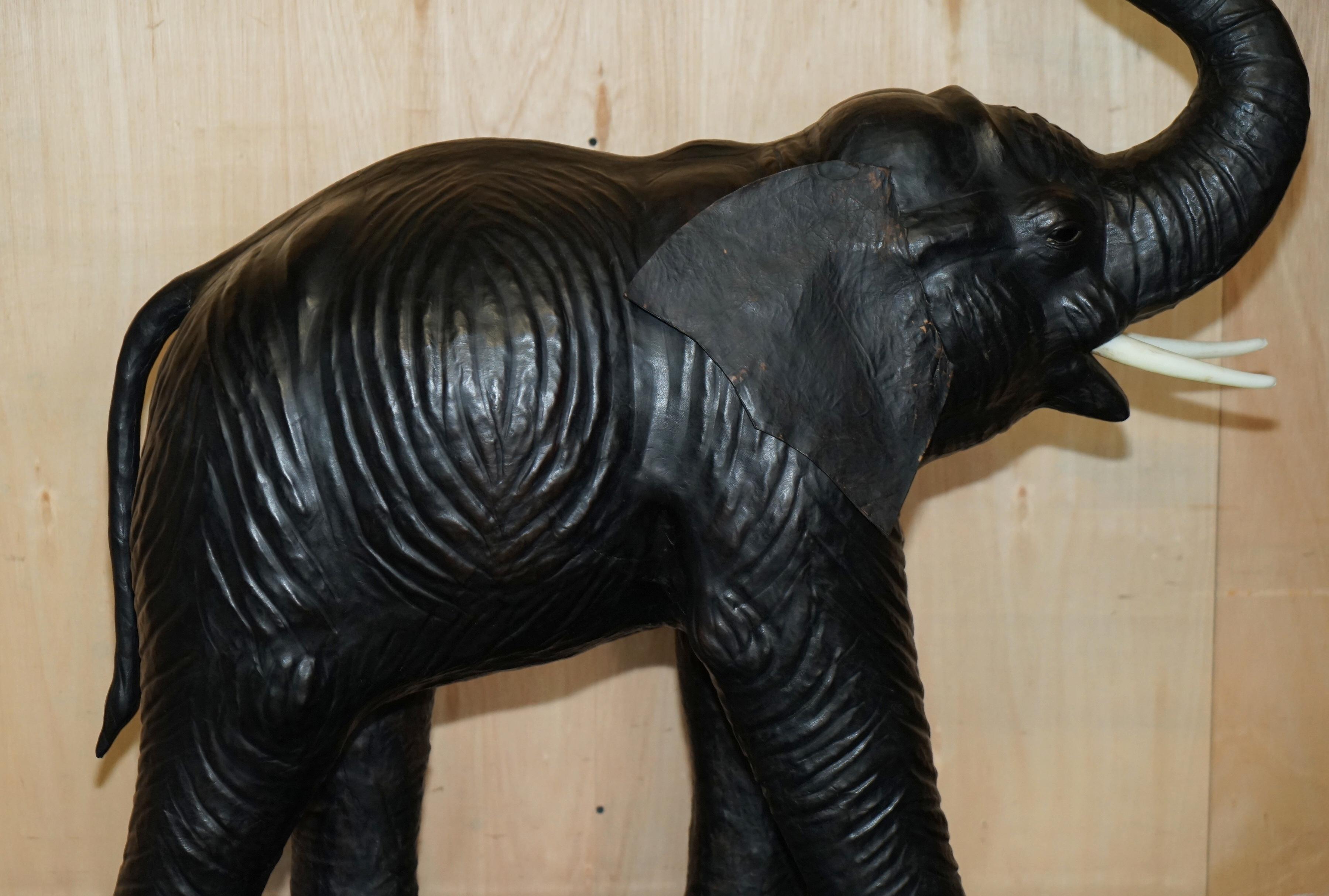 Art déco ÉNORME TABLE D'ACCOMPAGNEMENT EN CUIR D'ELEPHANT DE 1,07 MÈTRE DE LONDRES OMERSA en vente