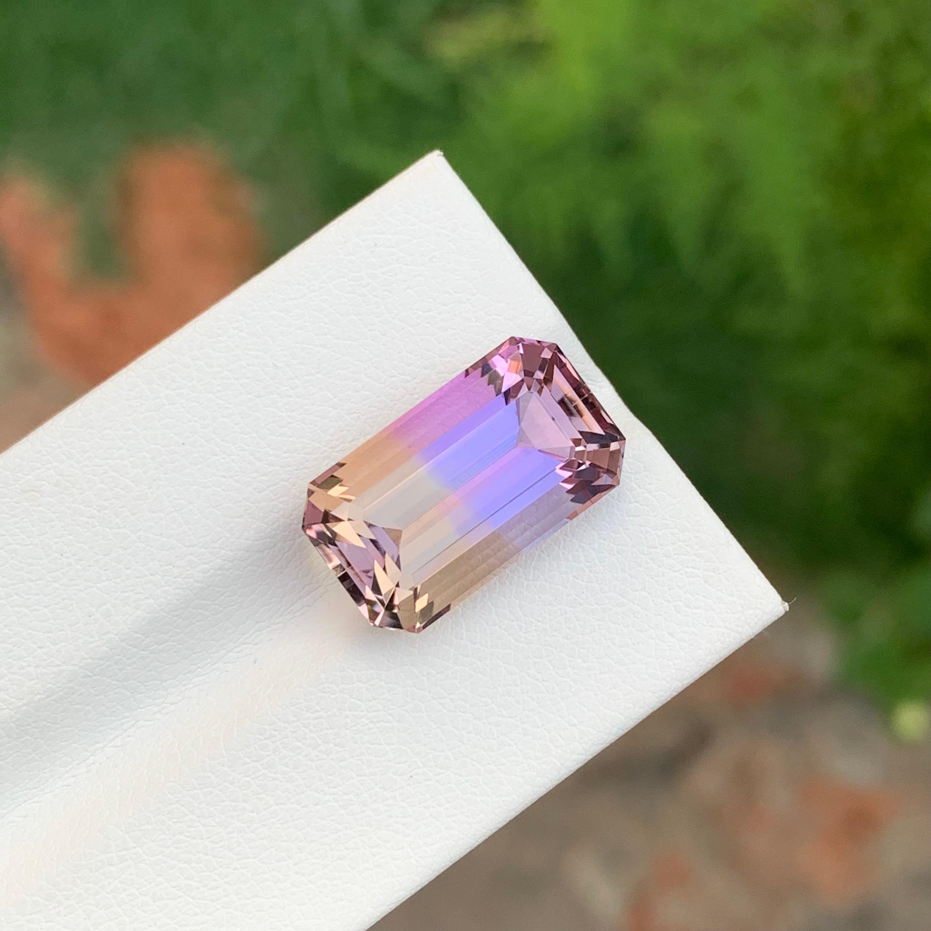 Facettierter Ametrin

Gewicht: 11,55 Karat
Abmessung; 17.7 x 10.3 x 8.7 Mm
Herkunft: Brasilien
Farbe: Lila & Gelb
Die Form: Smaragd 
Behandlung: Nicht
Bescheinigung: Auf Anfrage
.
Der Ametrin ist ein einzigartiger und fesselnder Edelstein, der eine