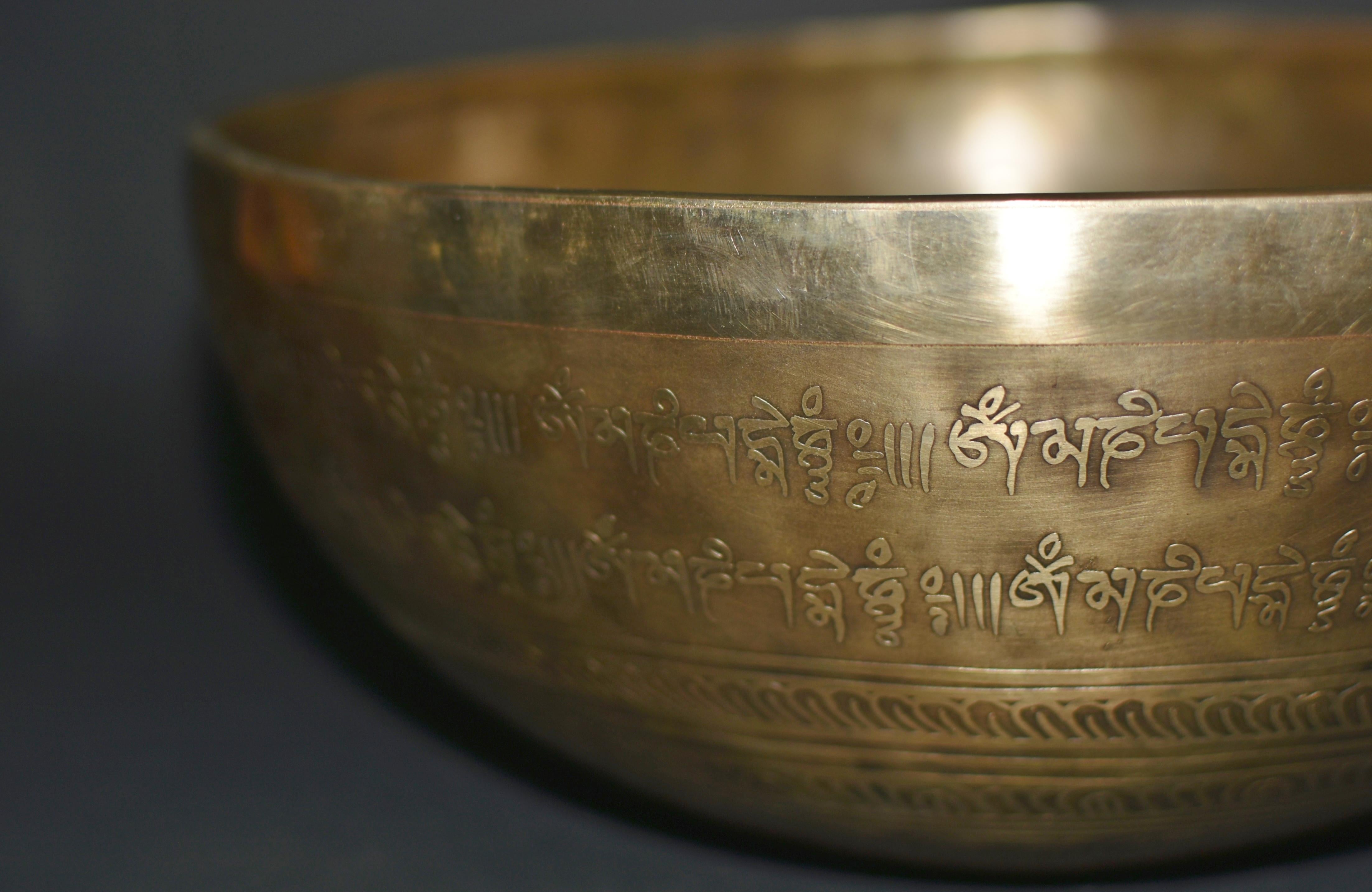 Brass Huge Tibetan Singing Bowl Garland Lotus 12