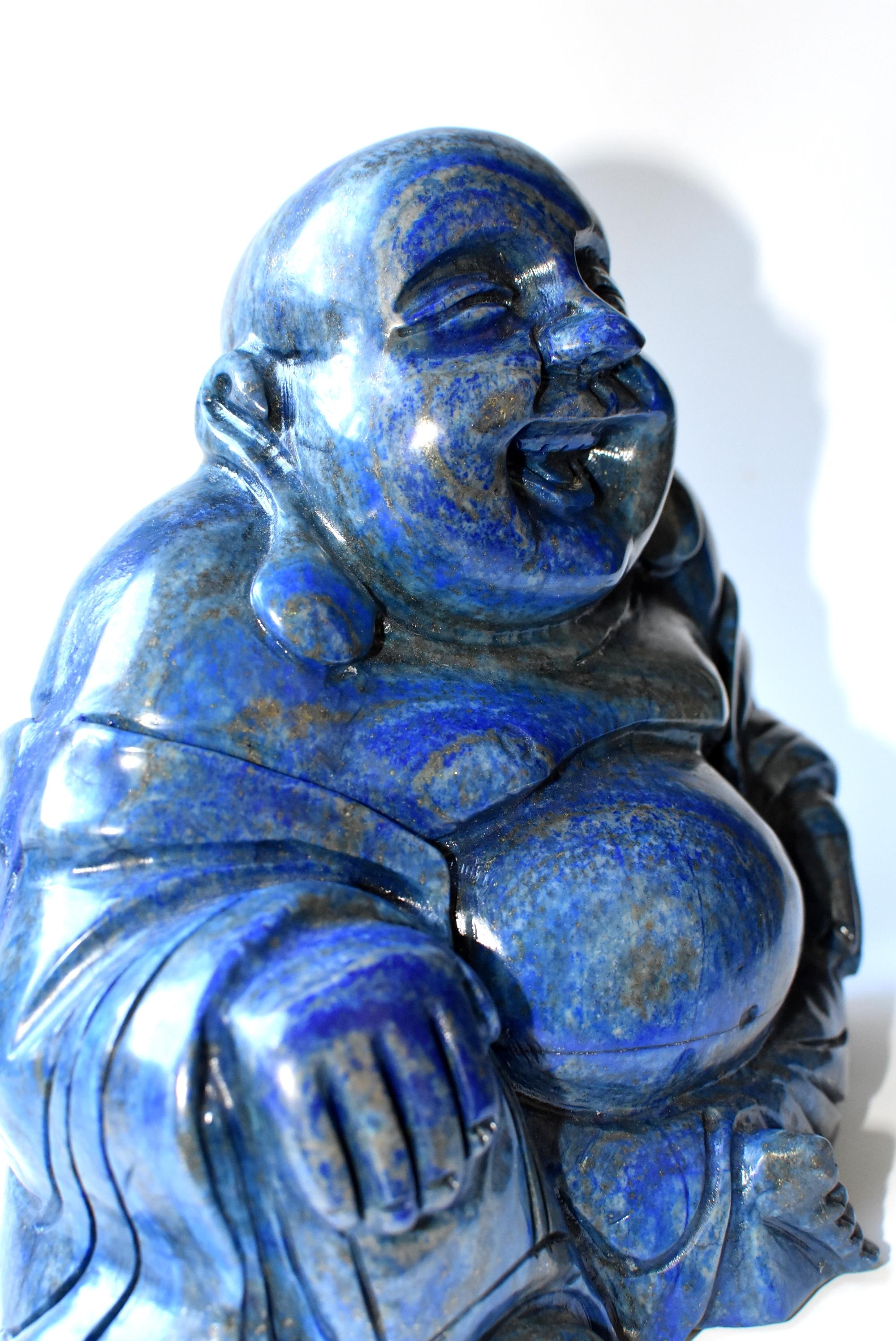 Riesige 14::4 Pfund natürlichen Lapislazuli glücklich Buddha-Statue (21. Jahrhundert und zeitgenössisch)