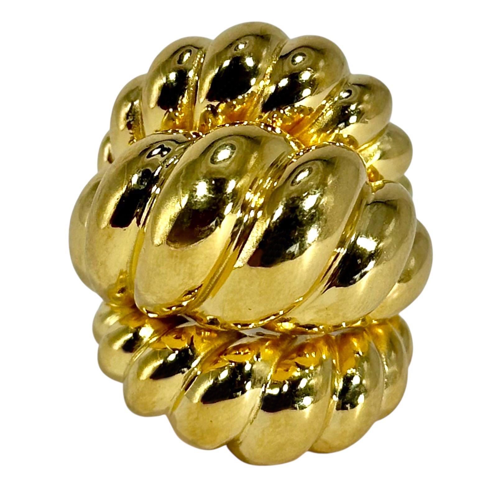 Enorme anello a cupola in oro giallo 14K con finitura lucida, a forma di corda ritorta in vendita