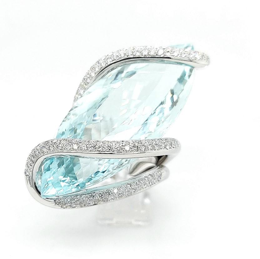Femenino o masculino Anillo de oro blanco de 18 quilates con aguamarina talla marquesa de 150 quilates y diamantes de 3,85 quilates en venta