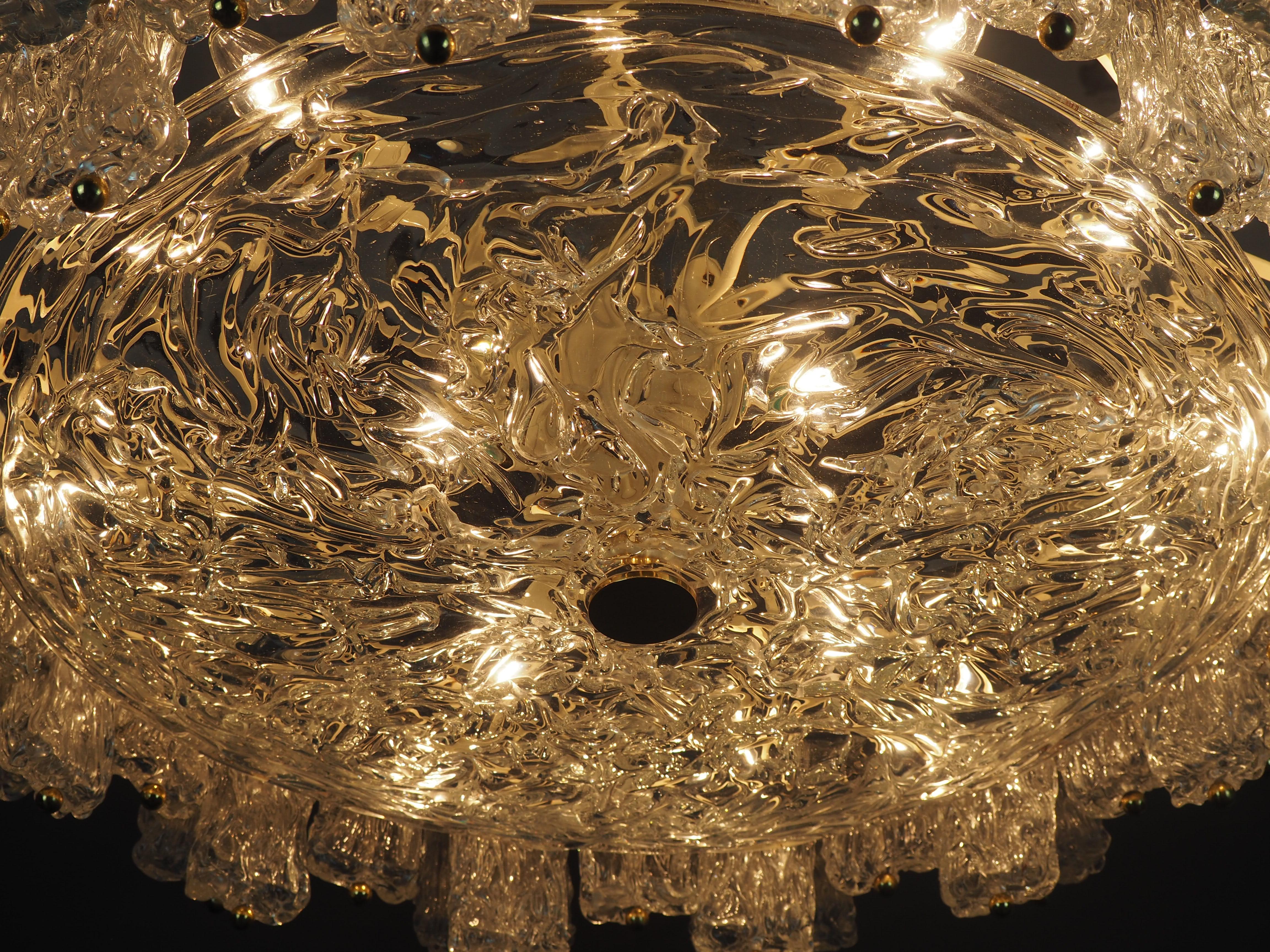 Mid-20th Century Huge 16-Light Chandelier by Aureliano Toso, Italy, circa 1960s